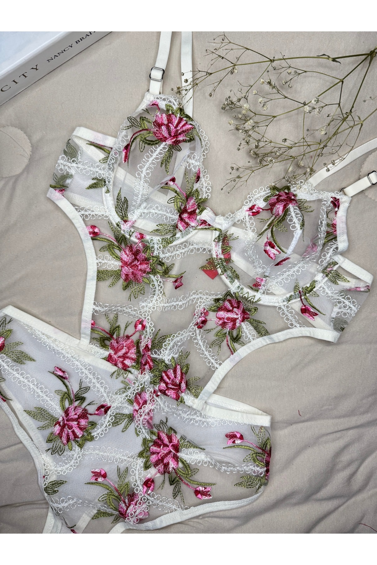 Bebe Mavi Dantelli Brode Balenli Kapsız Transparan Bodysuit - ekru pembe