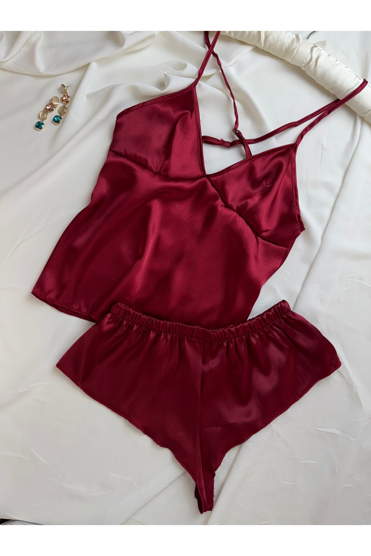 Saten Sırt Dekolteli Askılı Hipster Şortlu Gecelik Pijama Takımı - bordo