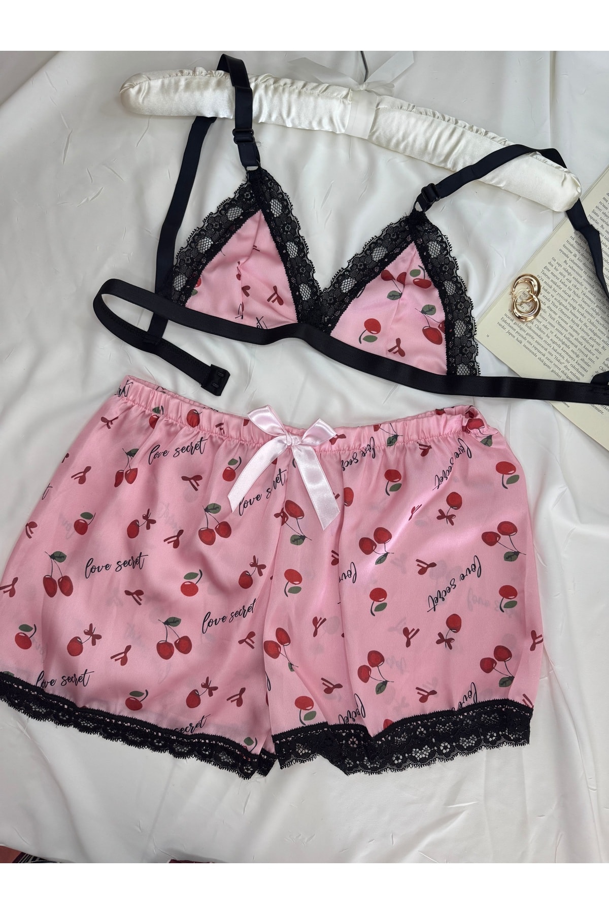 Büyük Leopar Desenli Saten Bralet Şort Pijama Takımı - pembe