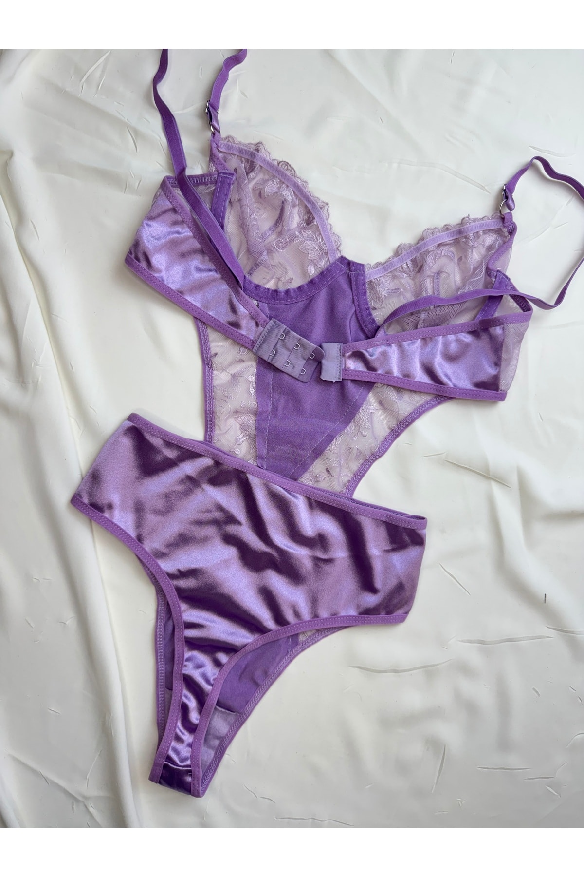 Fuşya Çiçek Işlemeli Saten Detaylı Bodysuit - lila