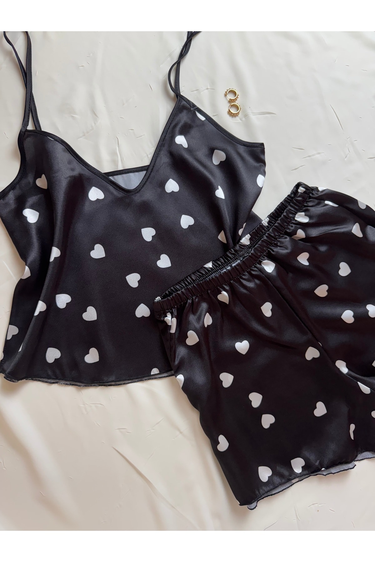 Ayarlanabilir Askılı Saten Pijama Takımı - siyah beyaz kalpli