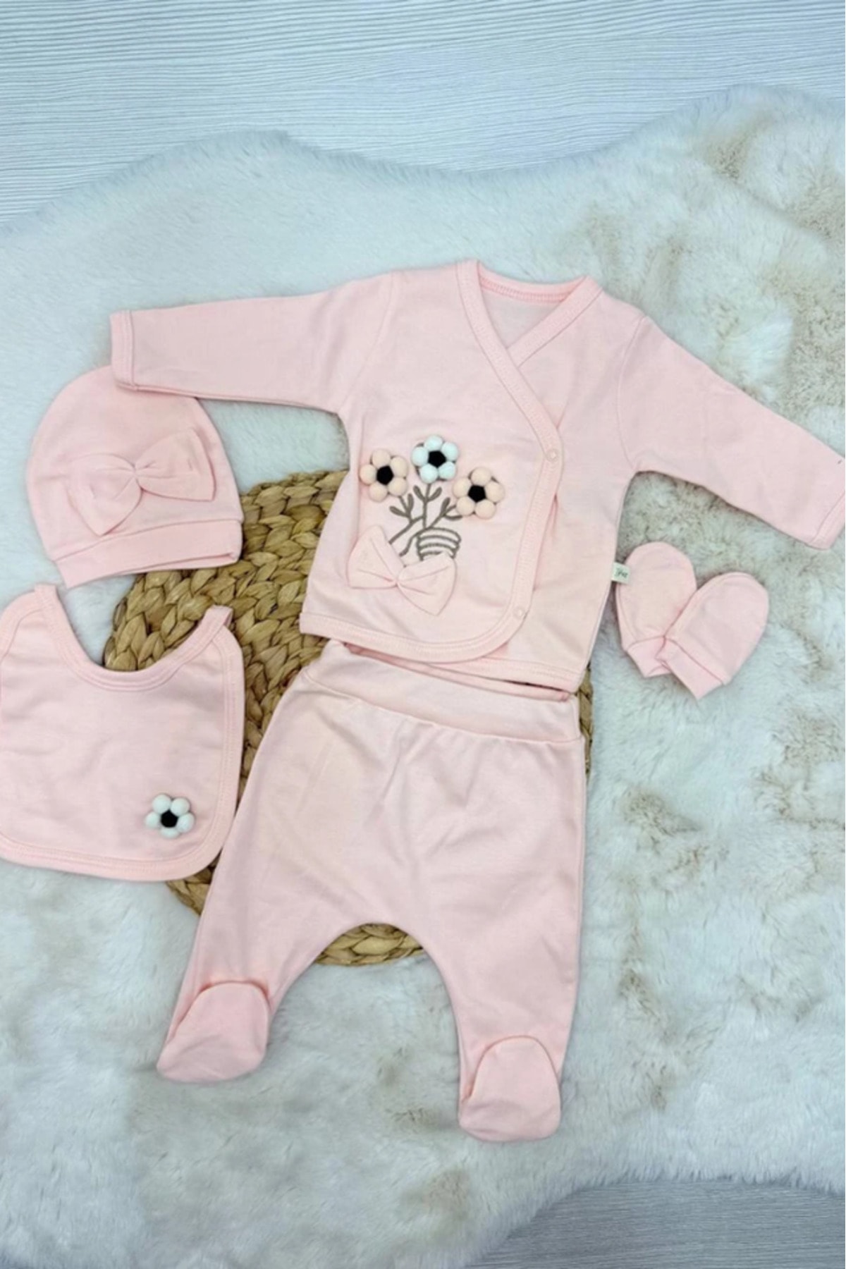 Organik Kız Bebek  Desenli 5'li Tulum Hastane Çıkışı Yenidoğan Kıyafet Mama Önlüğü - bej kabartma
