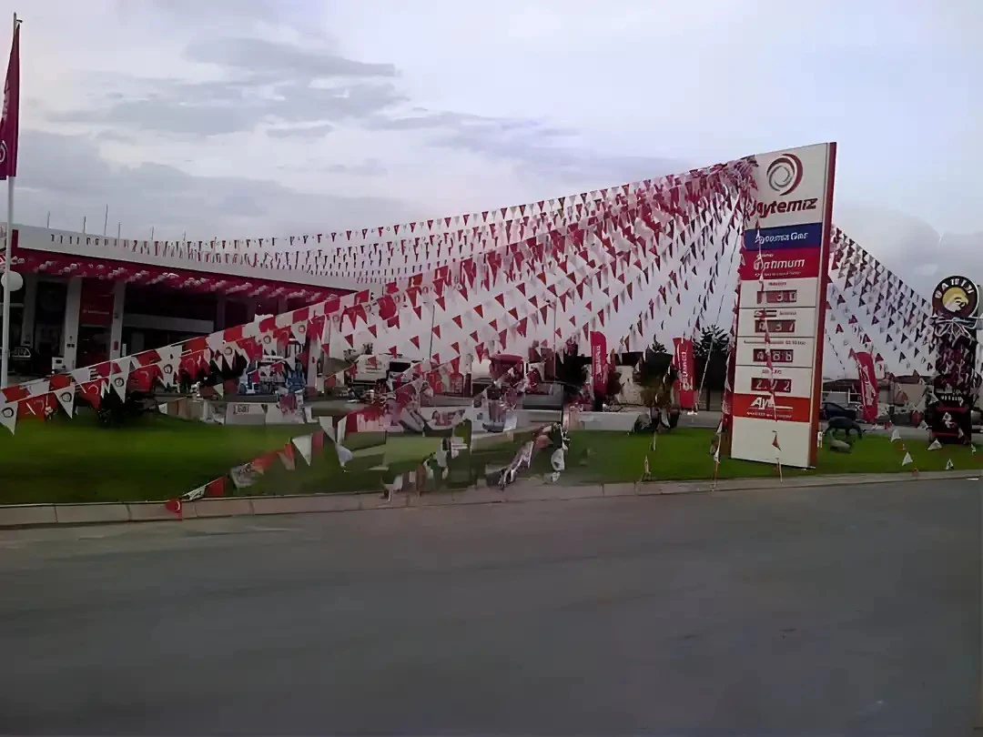 Üçgen İpe Sıralı Türk Bayrağı