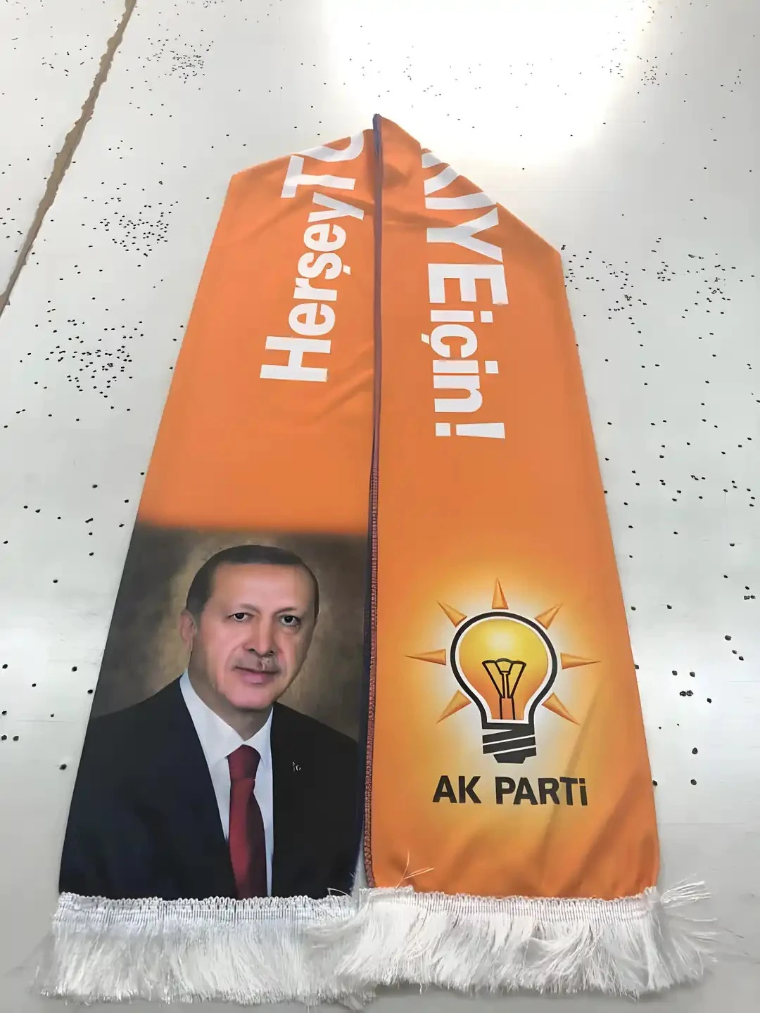 Siyasi Partiler ve  Ülke Atkıları