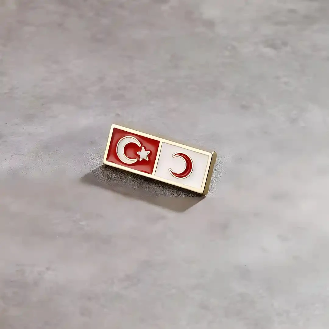 Türk Bayrağı Mineli Metal Yaka Rozeti  ( RZ1910 )