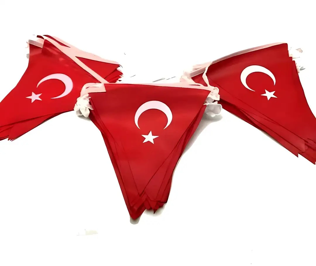 Üçgen İpe Sıralı Türk Bayrağı