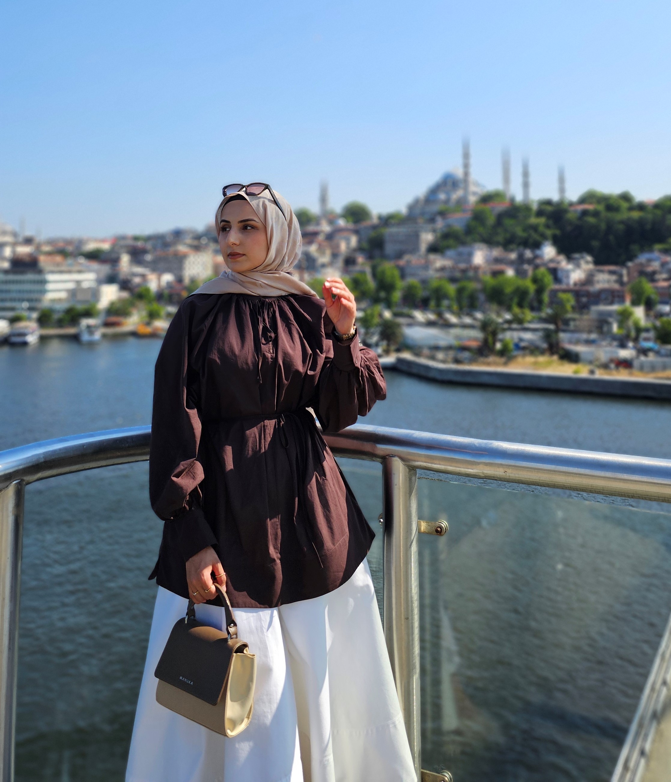 Büzgü Yakalı Dökümlü Vual Gömlek - Kahverengi