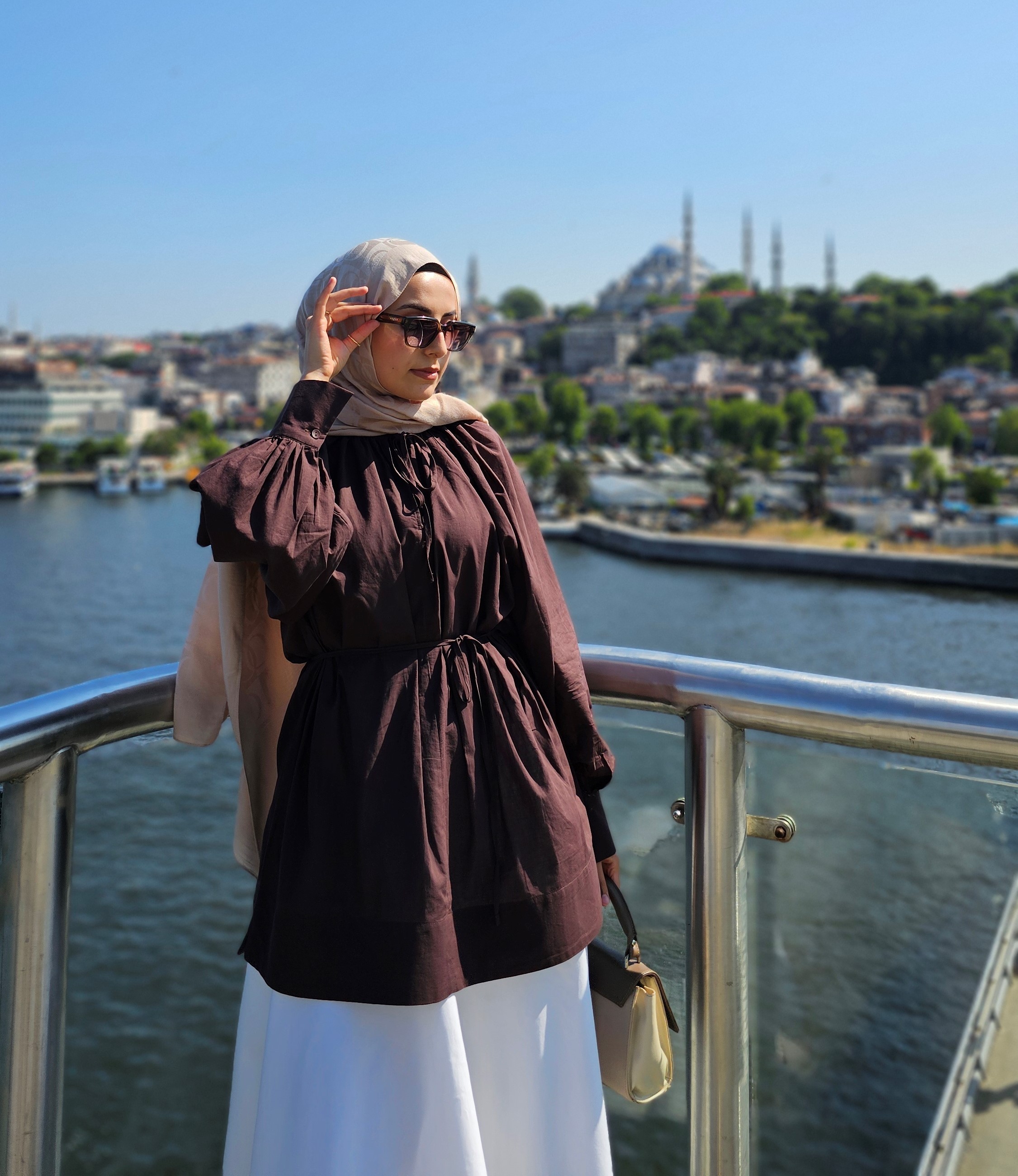 Büzgü Yakalı Dökümlü Vual Gömlek - Kahverengi