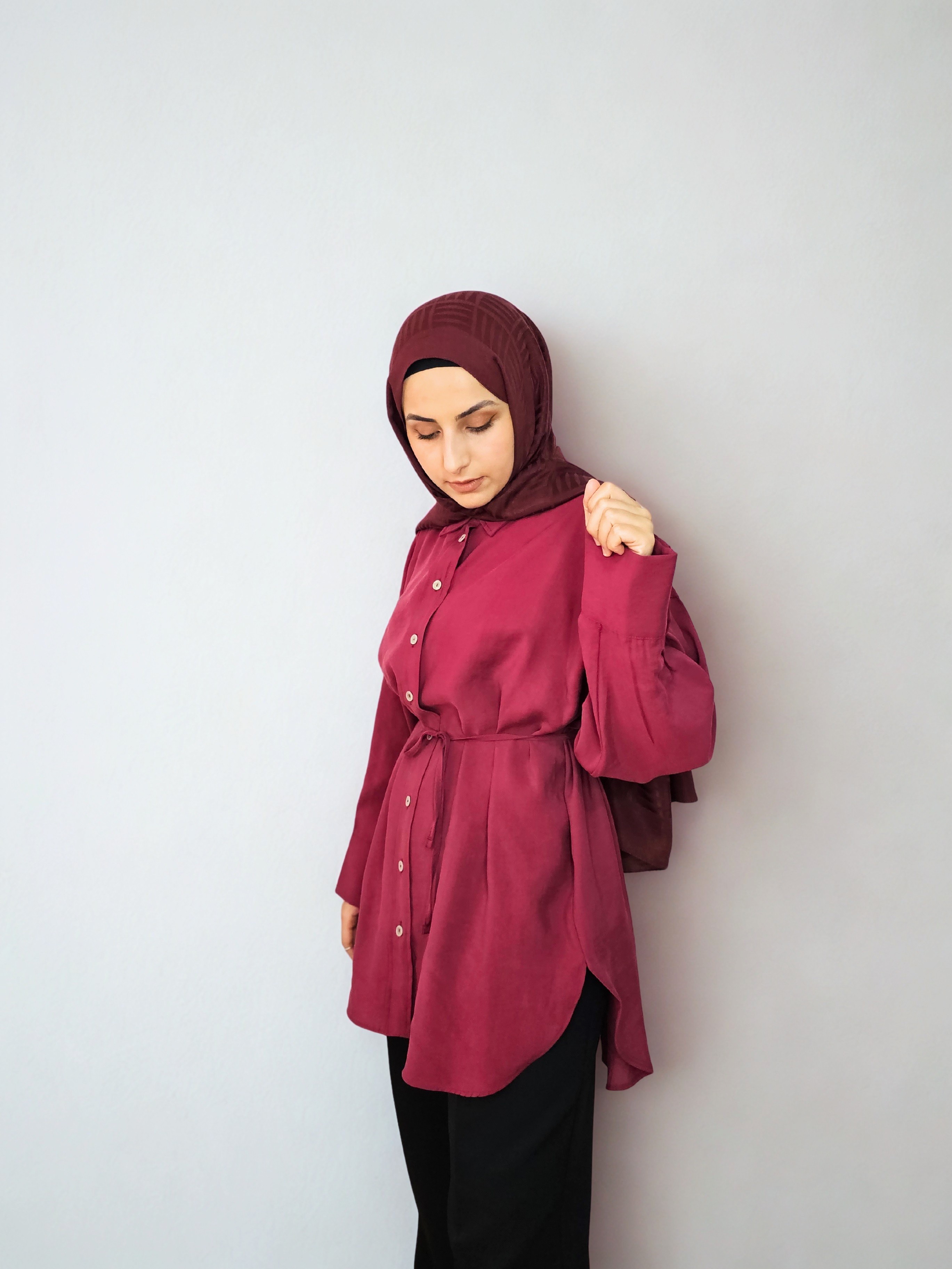 Oversize Modal Kadın Gömlek – Kemerli, Sedef Düğmeli - Modal Gömlek Bordo
