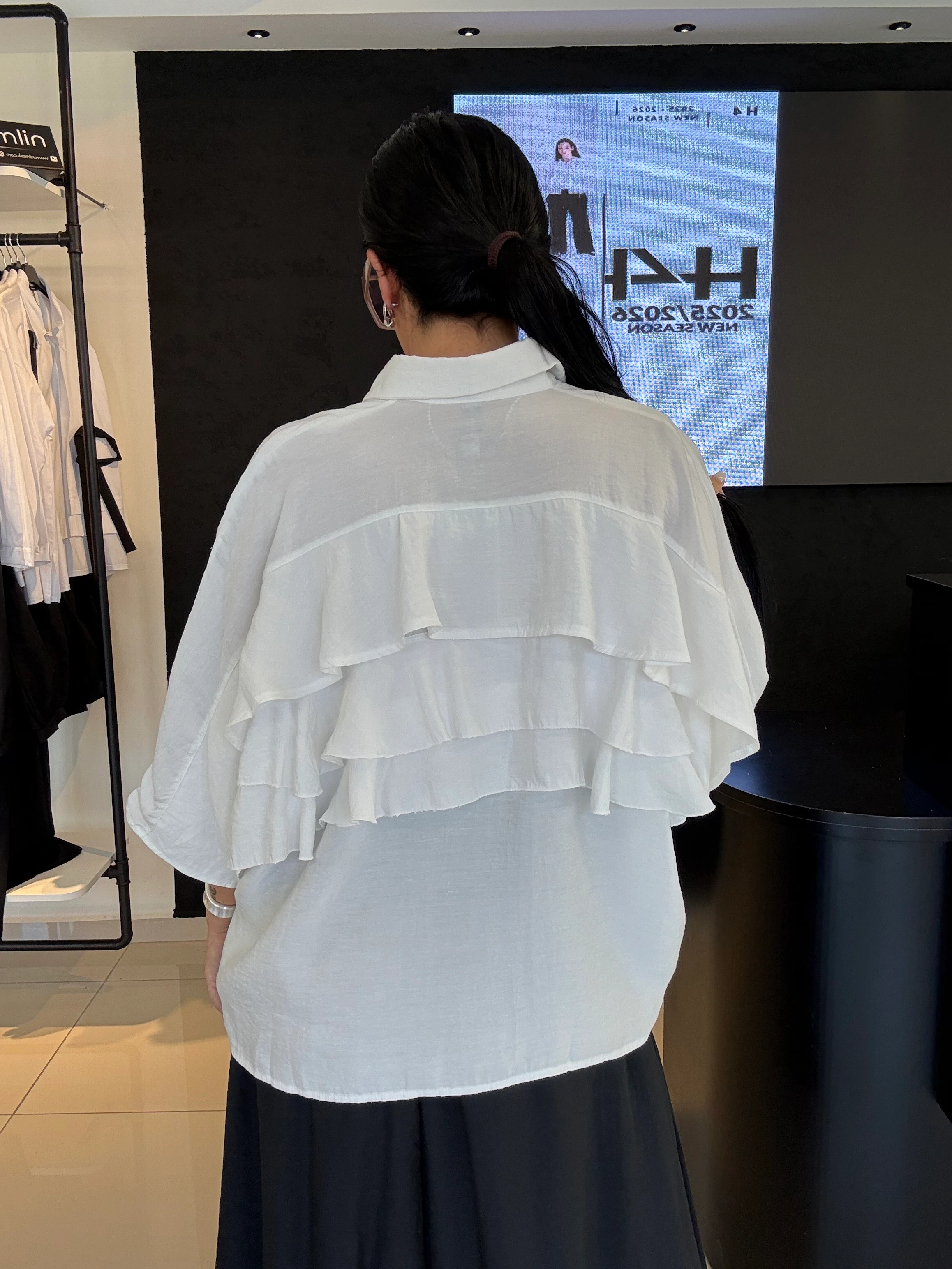 Oversize Arkası Fırfırlı Tasarım Gömlek-Beyaz