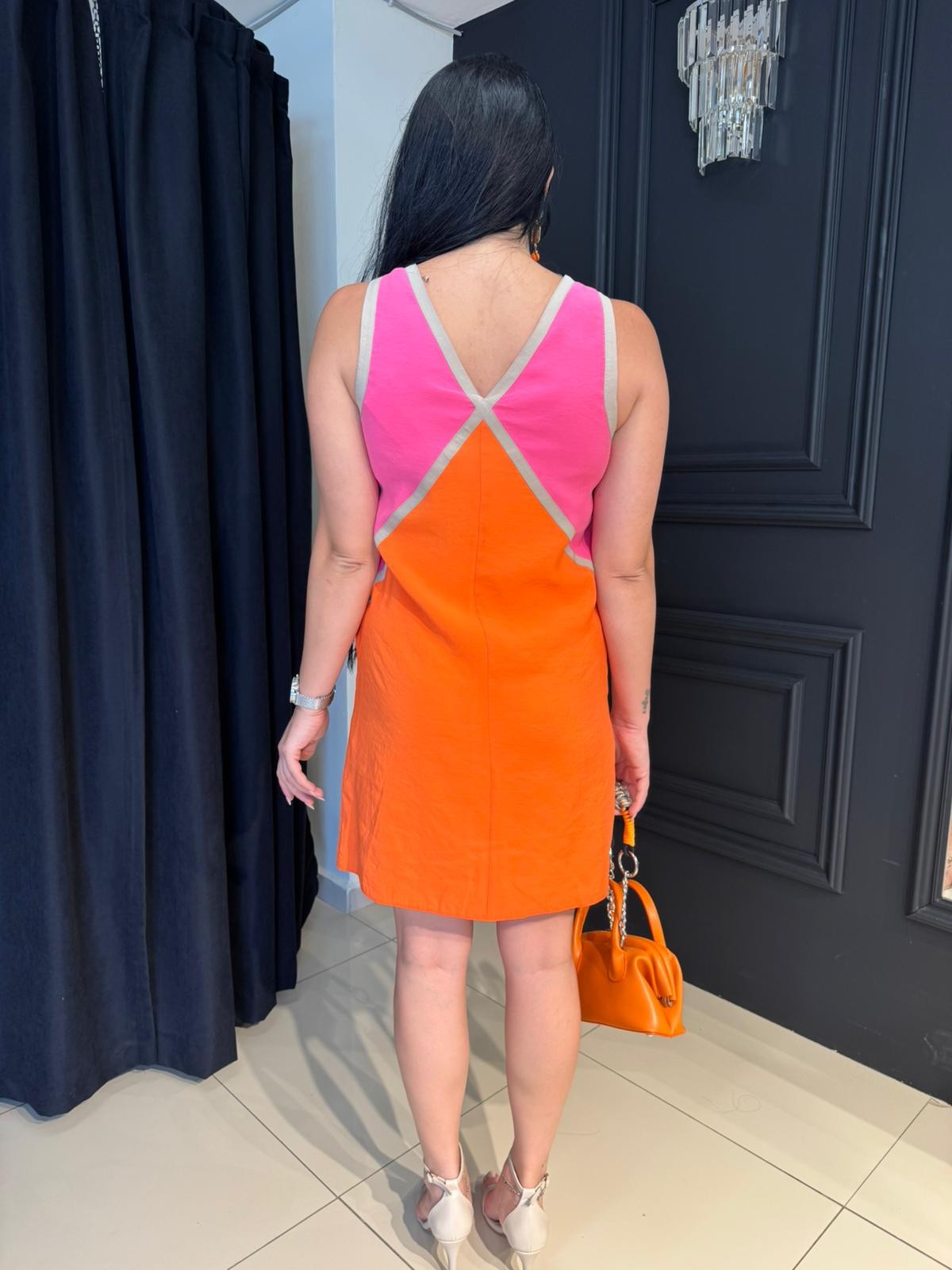 Oranj V Yaka Elbise
