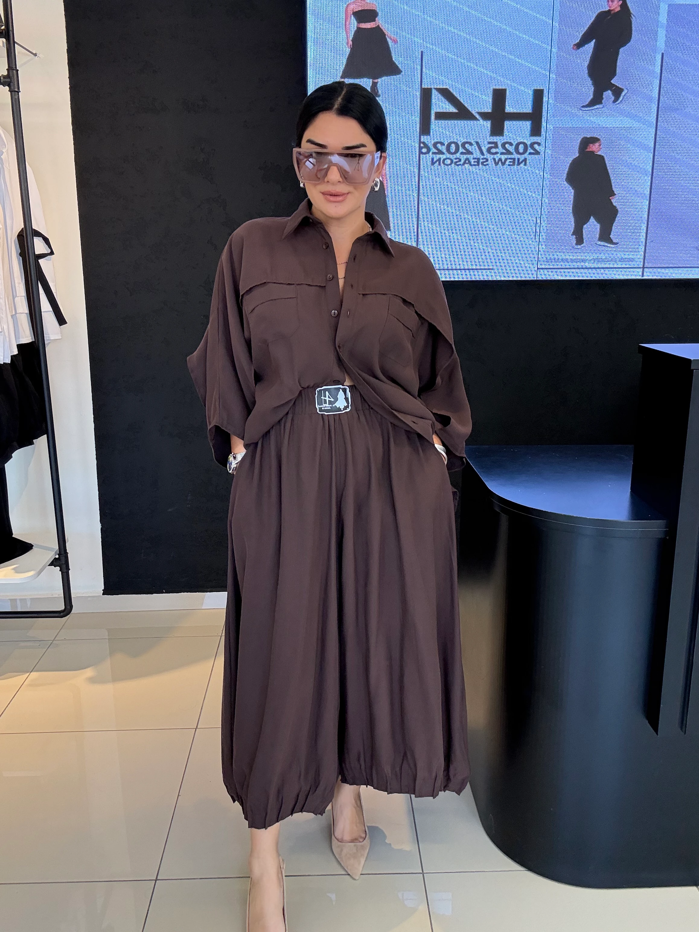 Oversize Arkası Fırfırlı Tasarım Gömlek-Kahverengi