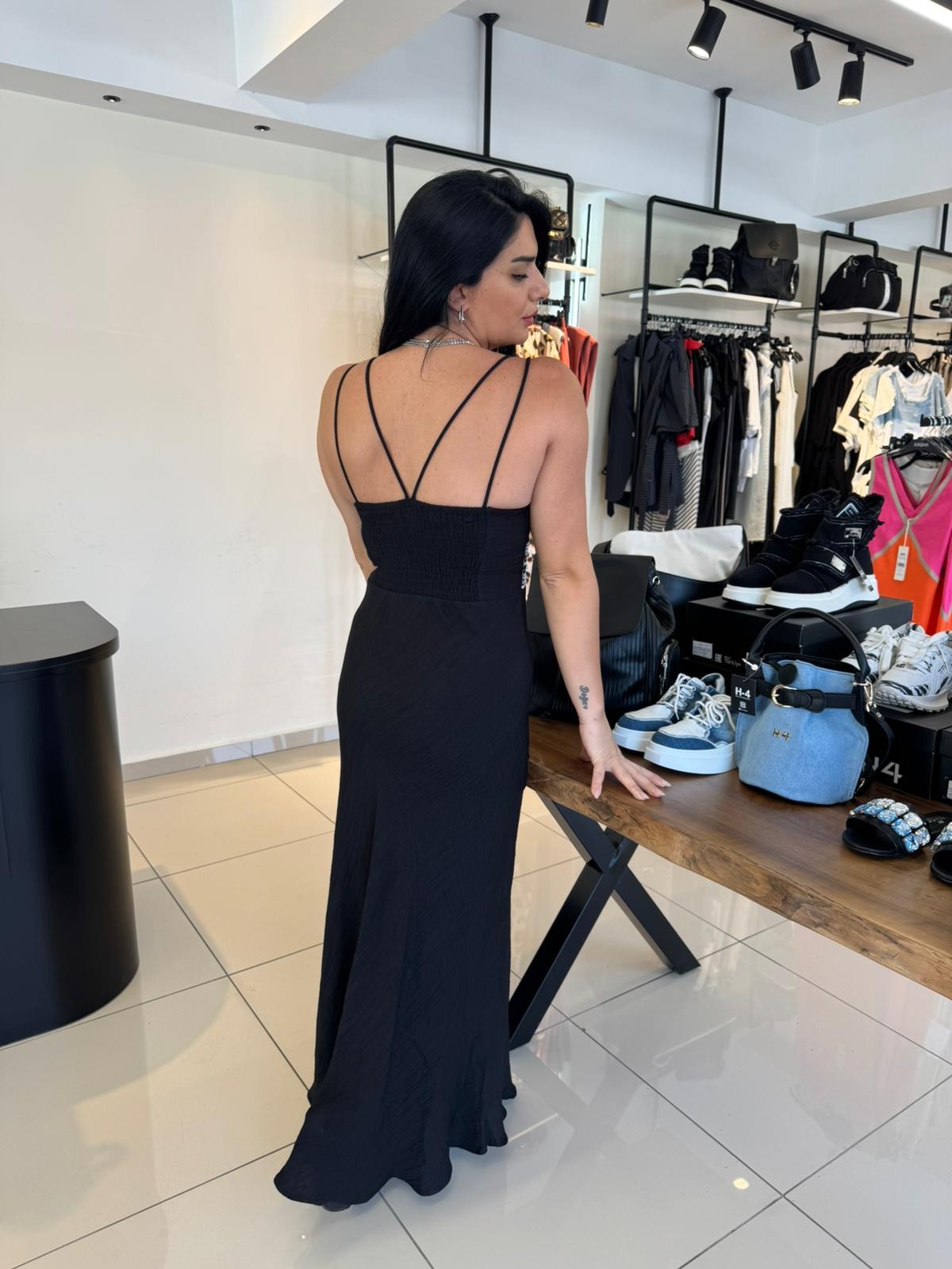 Siyah Müslin Nakışlı Askılı Elbise