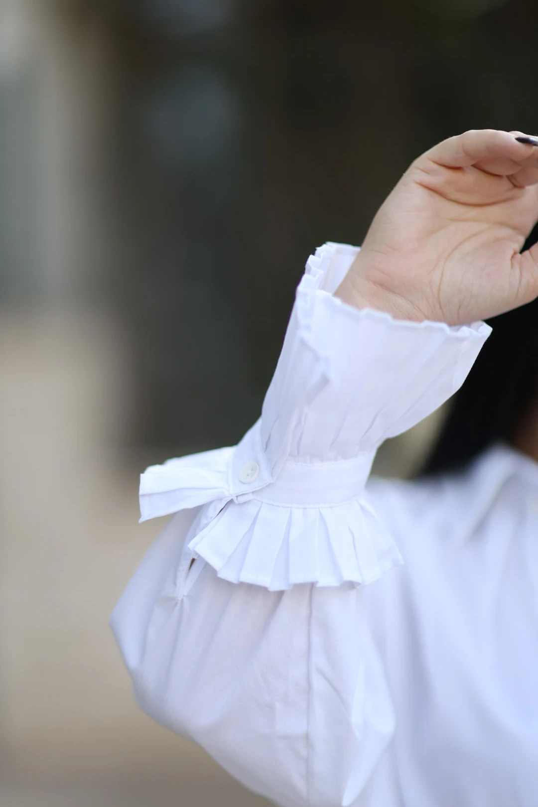 Bilek Detaylı Asimetrik Gömlek-Beyaz