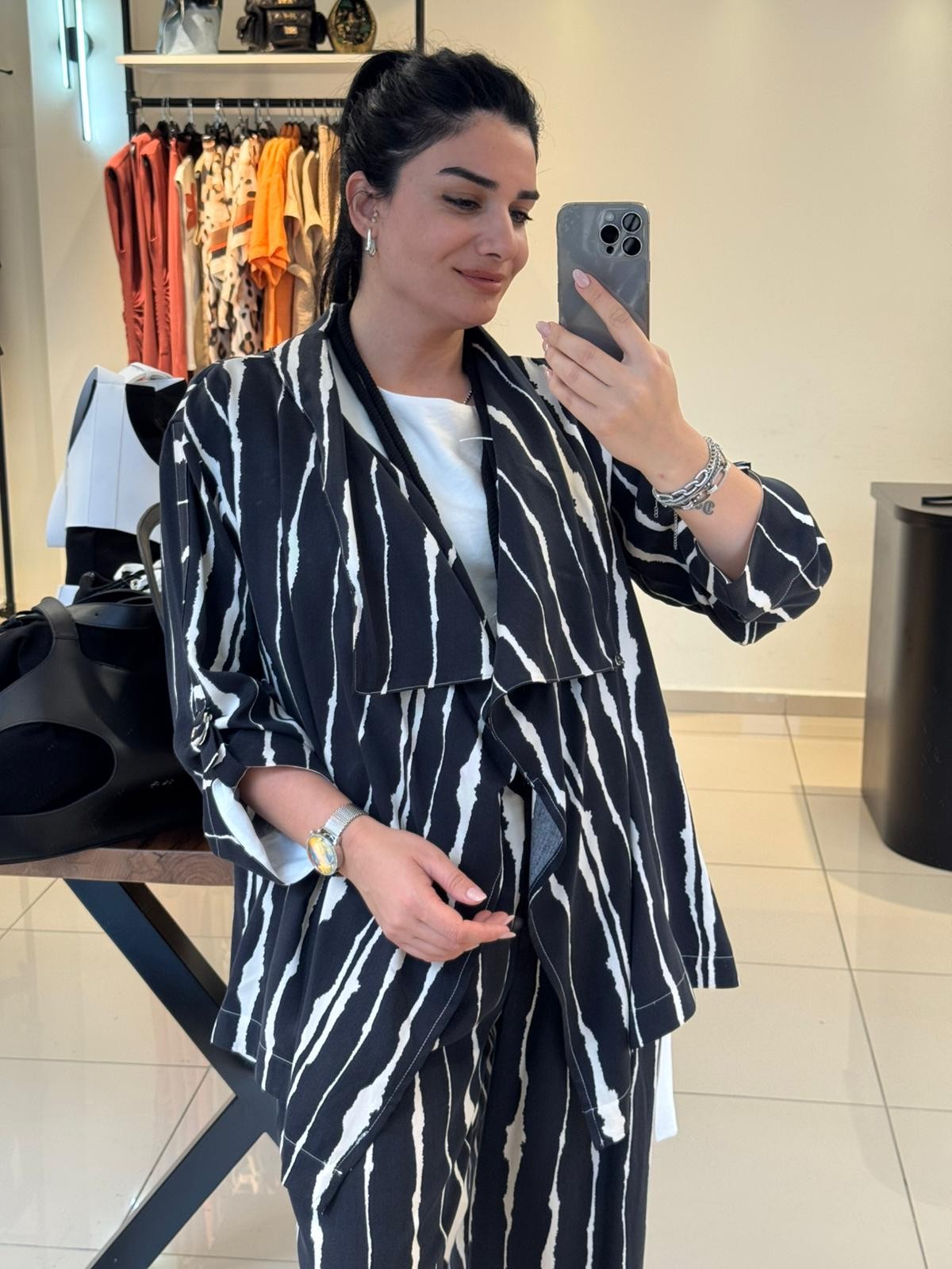 Siyah Çizgi Desen Kolyeli Ceket-Pantolon Takım