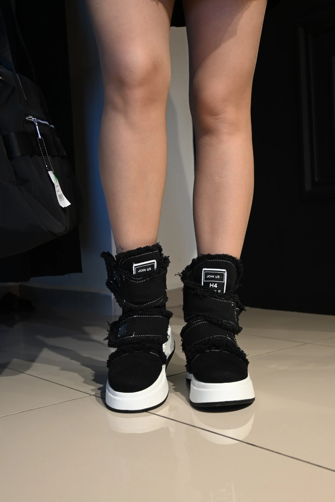 Cırt Cırtlı Yan Detay Tasarım Ayakkabı-Siyah