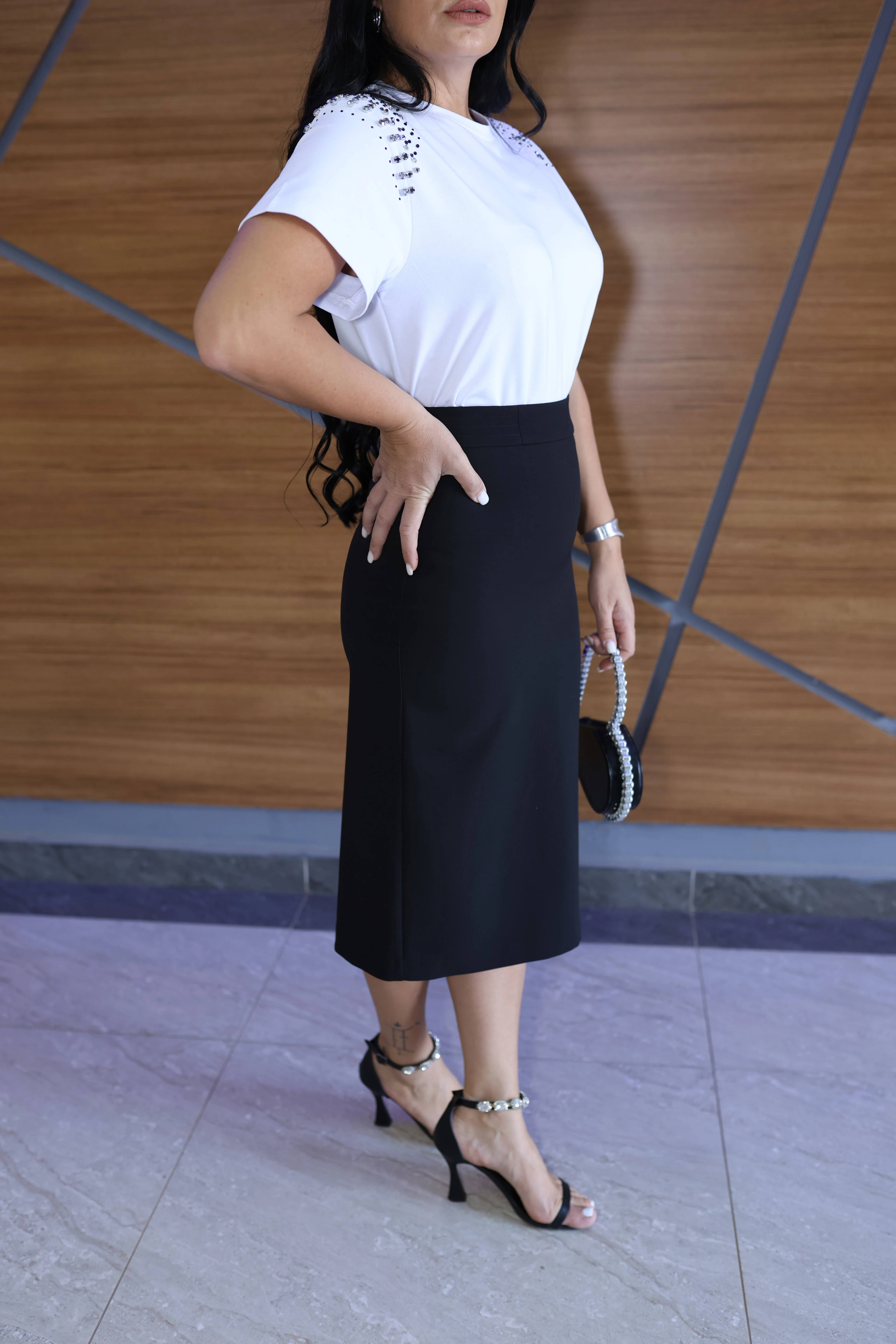 Beyaz Taş Detaylı T-shırt