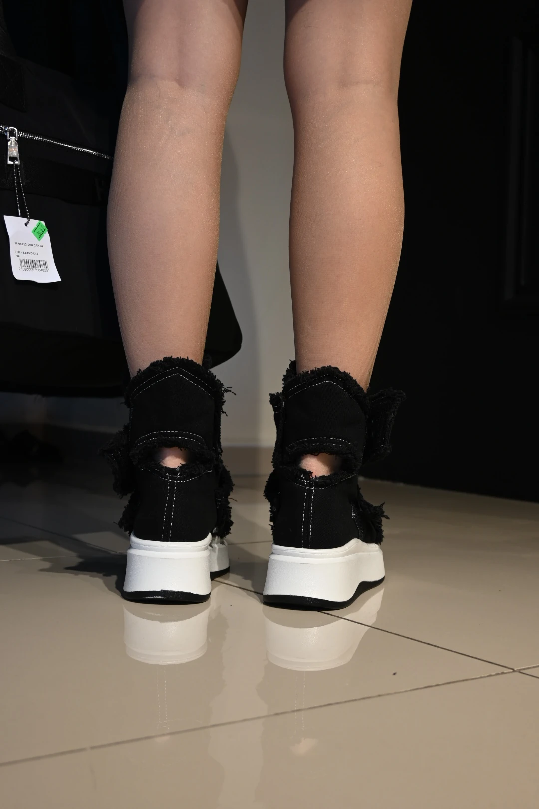 Cırt Cırtlı Yan Detay Tasarım Ayakkabı-Siyah