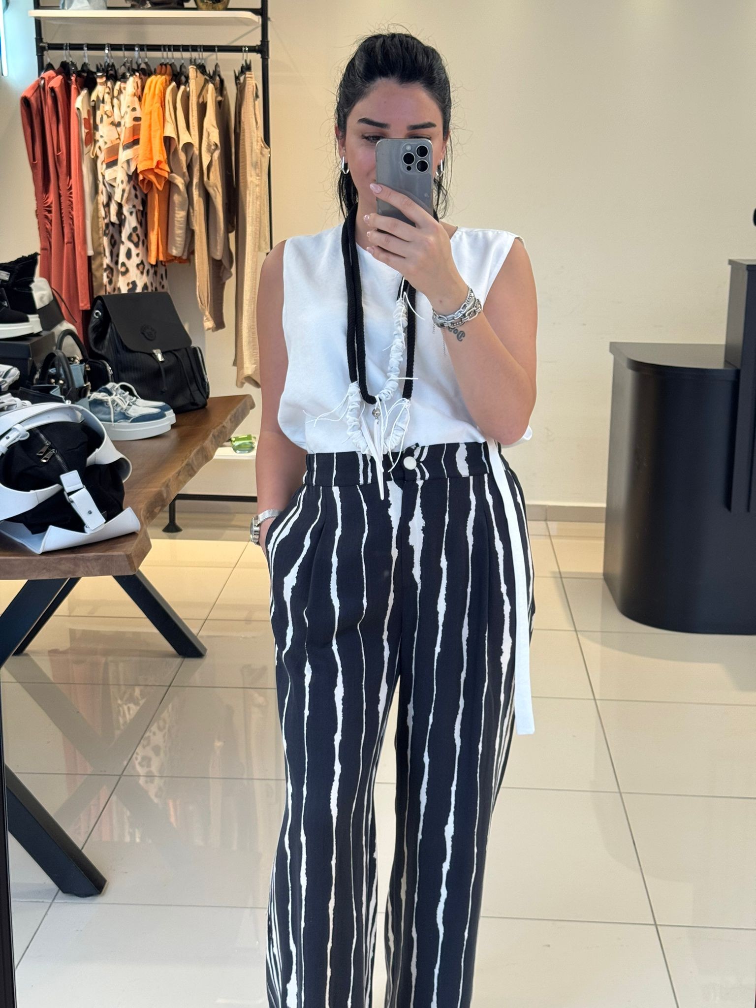 Siyah Çizgi Desen Kolyeli Ceket-Pantolon Takım