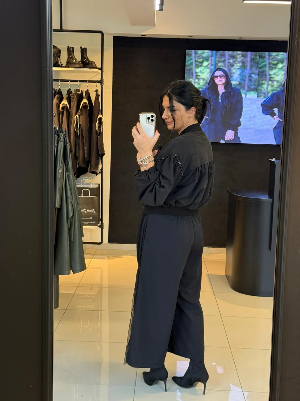 Tül Detaylı Tasarım Pantolon-Siyah