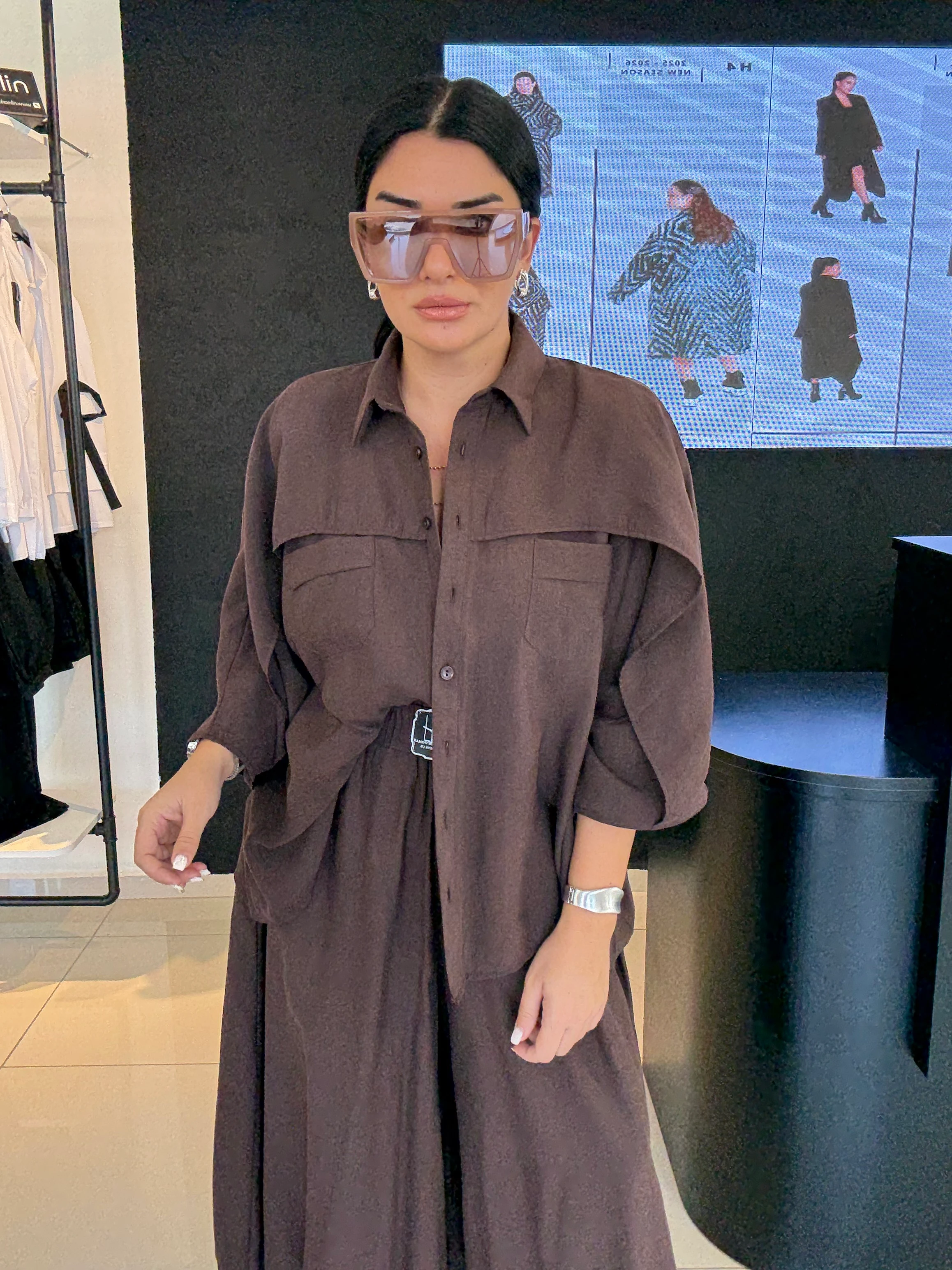 Oversize Arkası Fırfırlı Tasarım Gömlek-Kahverengi