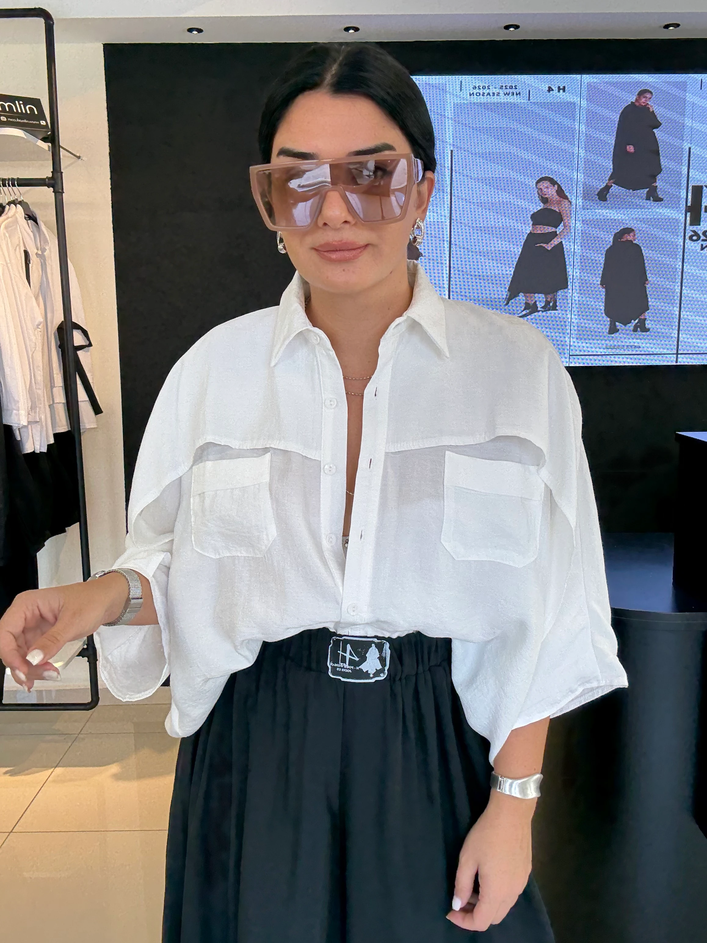 Oversize Arkası Fırfırlı Tasarım Gömlek-Beyaz