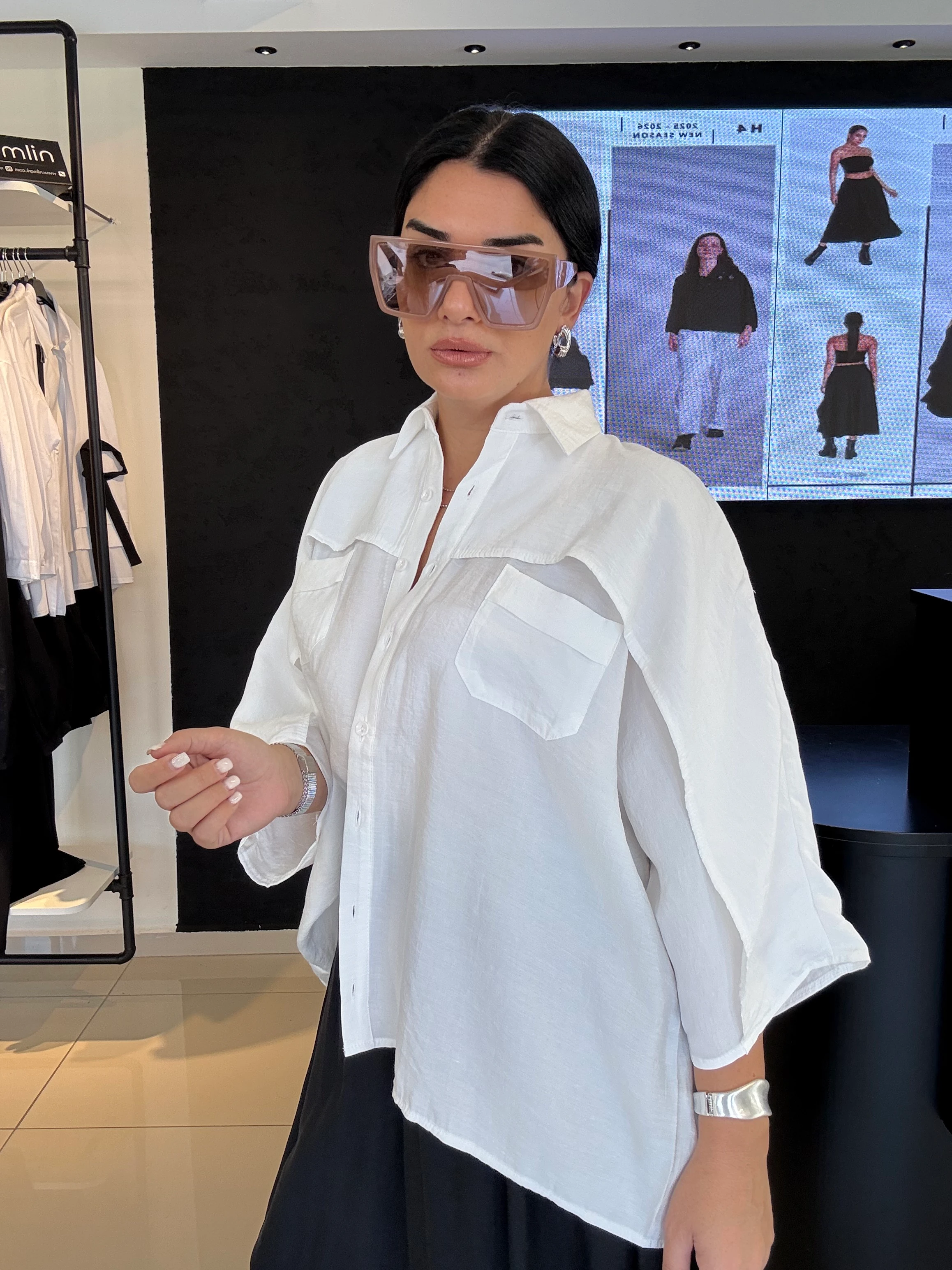 Oversize Arkası Fırfırlı Tasarım Gömlek-Beyaz