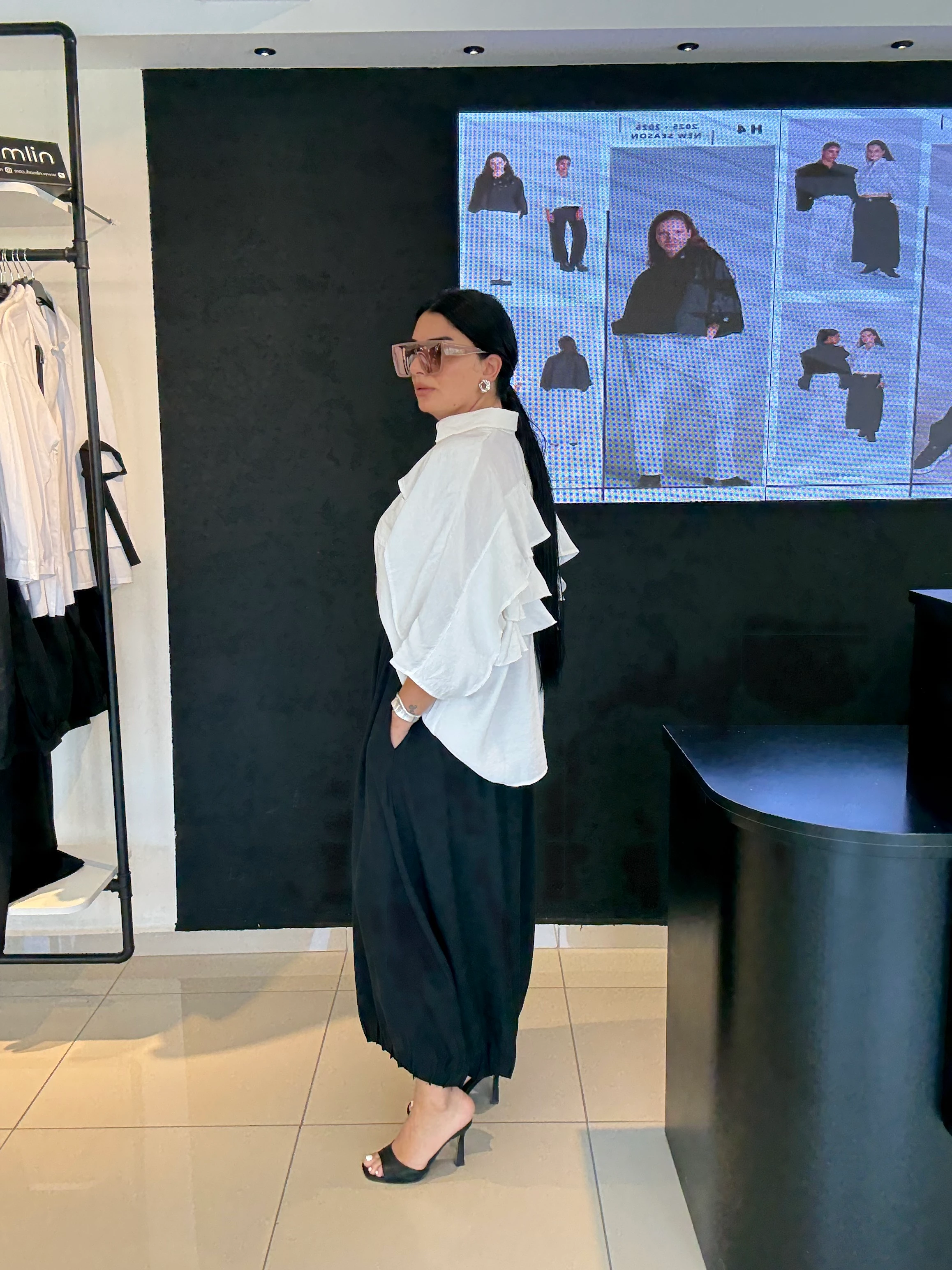 Oversize Arkası Fırfırlı Tasarım Gömlek-Beyaz