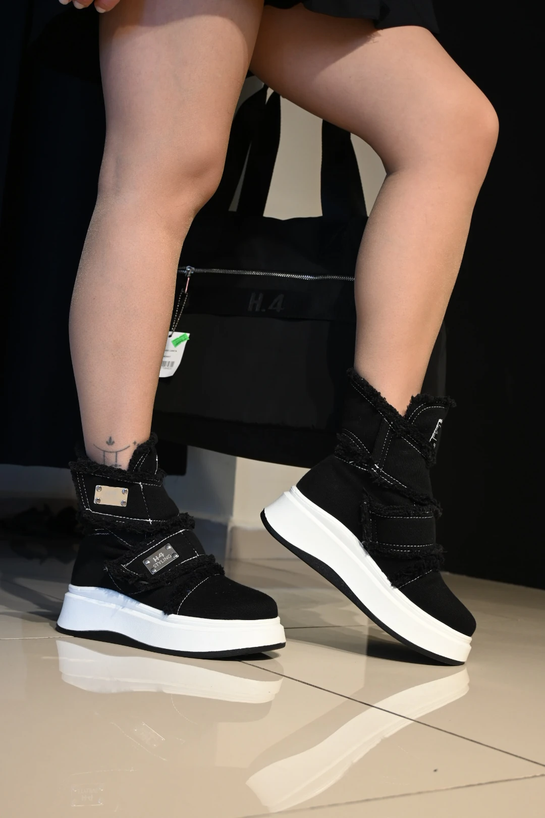 Cırt Cırtlı Yan Detay Tasarım Ayakkabı-Siyah