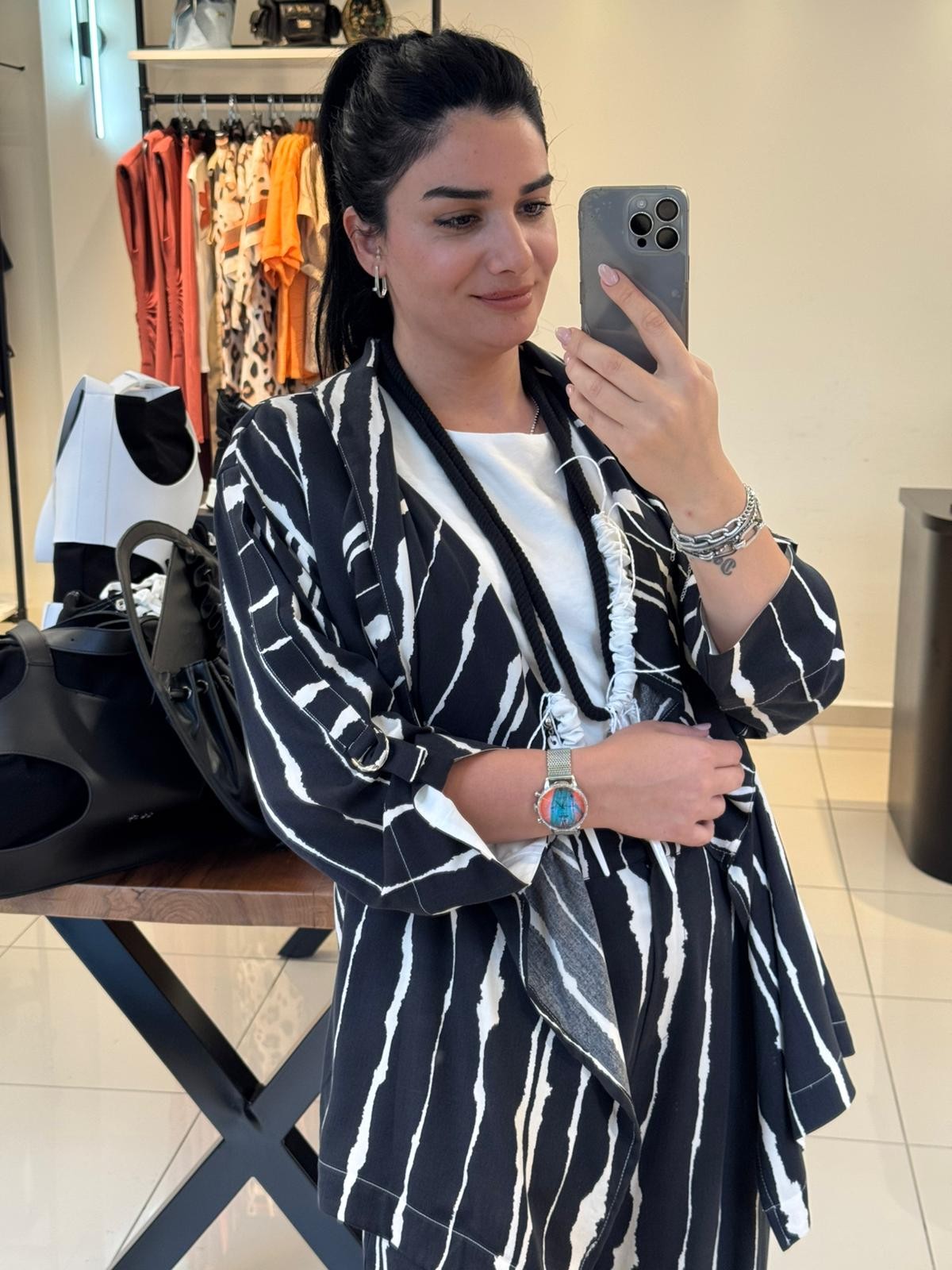 Siyah Çizgi Desen Kolyeli Ceket-Pantolon Takım