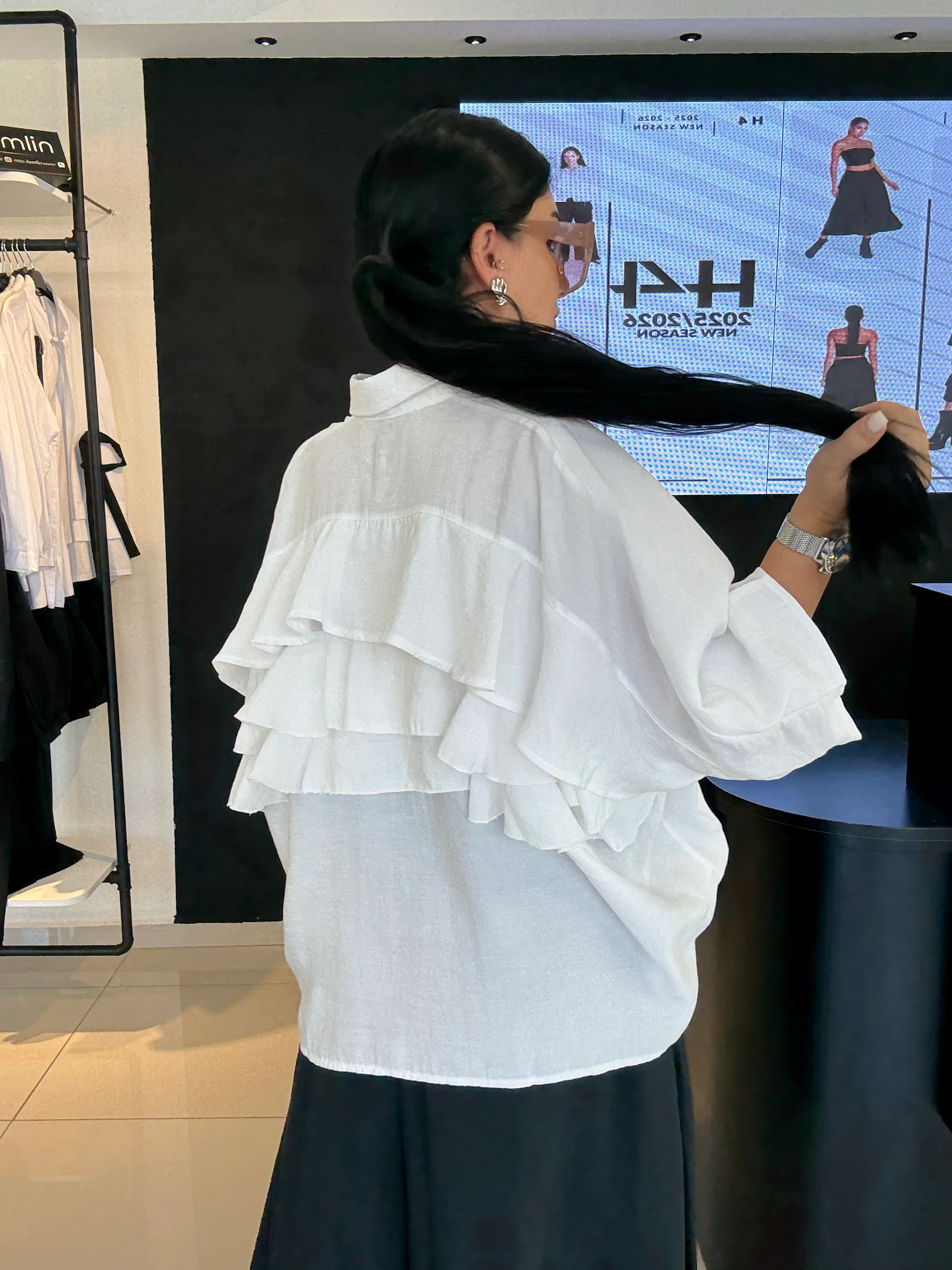 Oversize Arkası Fırfırlı Tasarım Gömlek-Beyaz