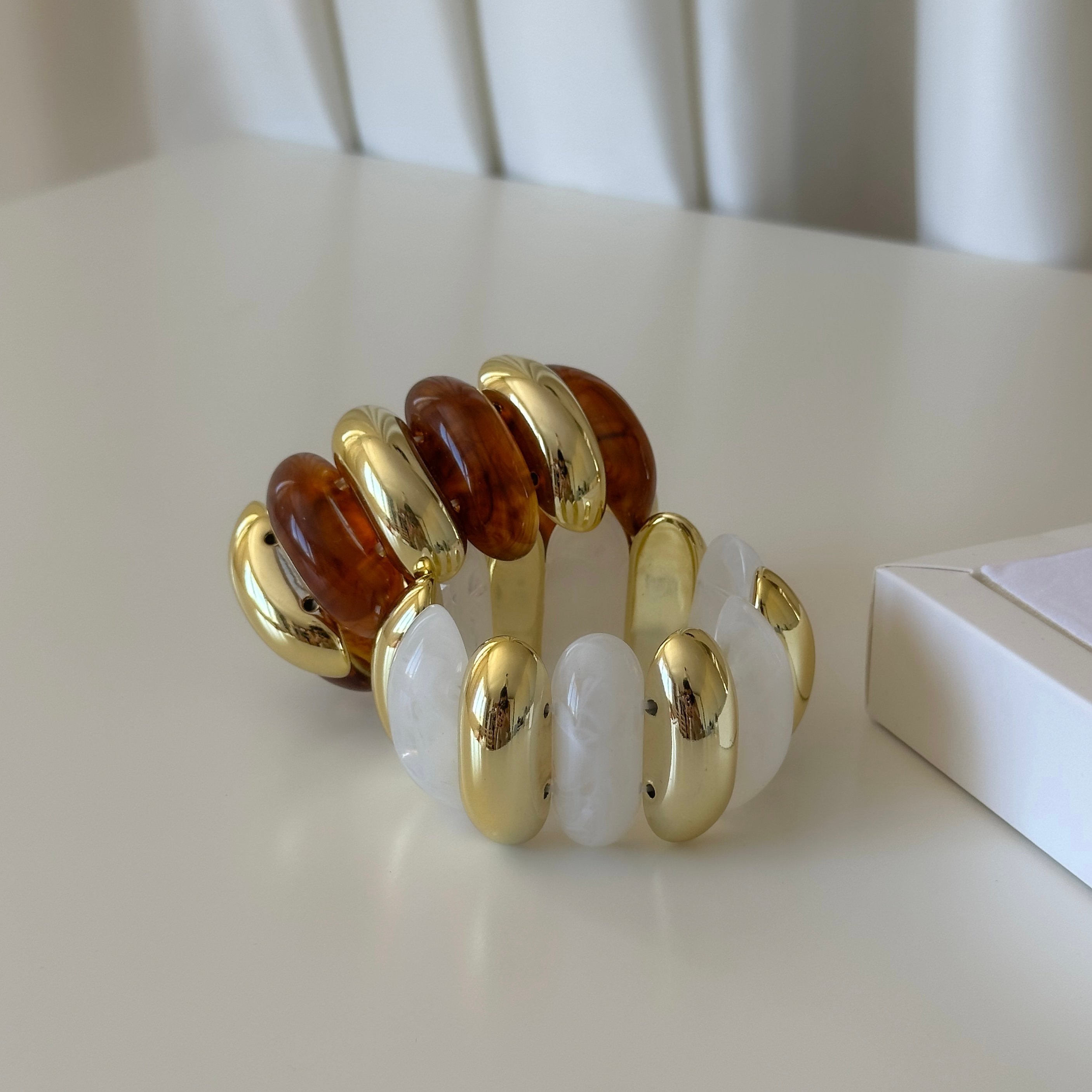 Kahve Beyaz Gold Lastikli ZRA Model Kemik Bileklik 