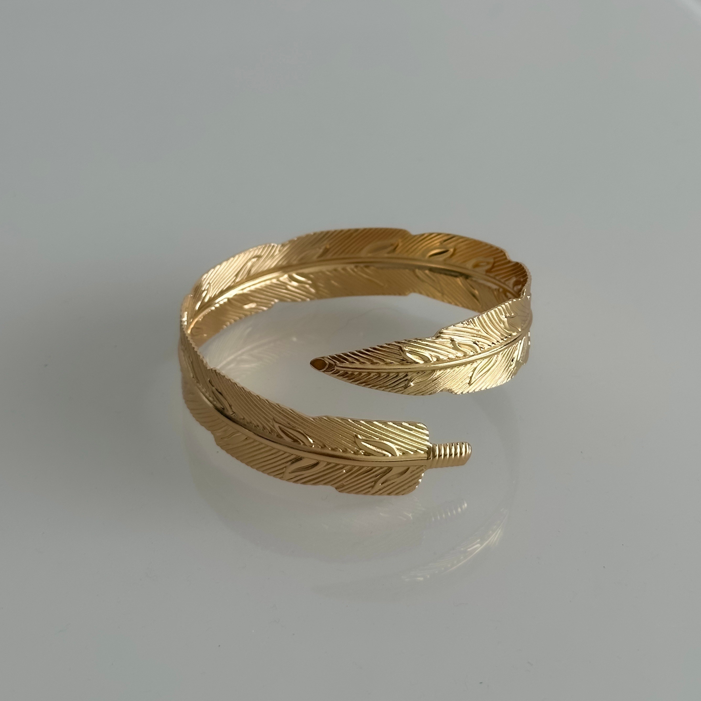 Tüğ Figürlü Gold Pazu Bilekliği