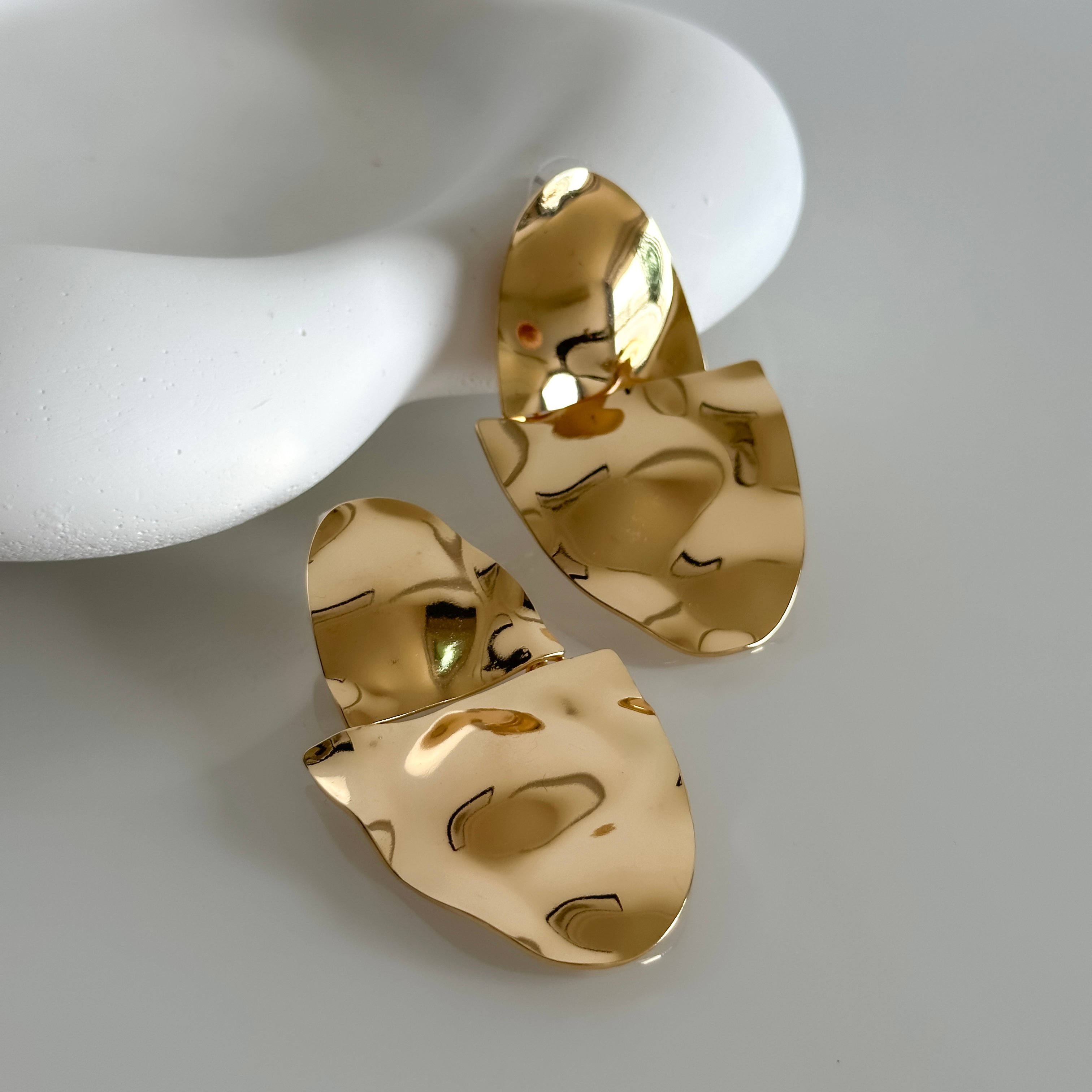 Uzun Sallantılı Gold Plaka Küpe 