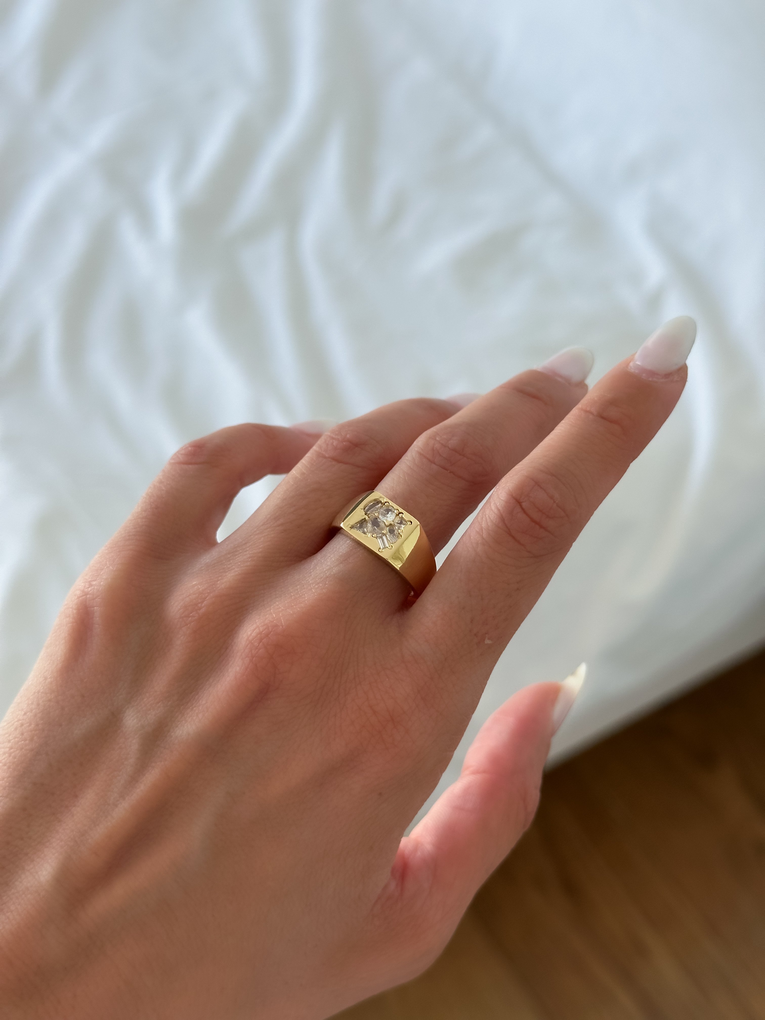 Kırkk Taşlı Kare Gold Yüzük