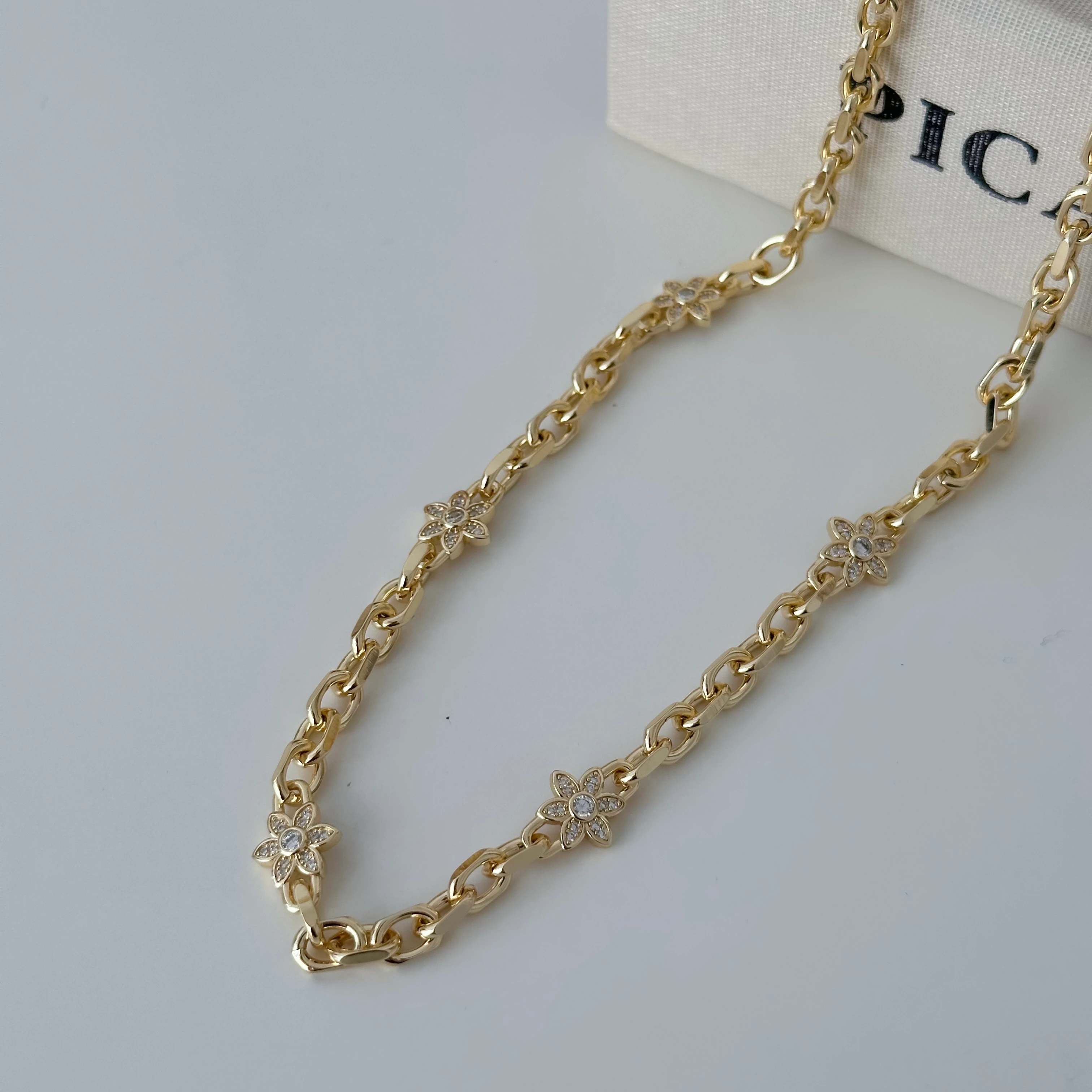 Çiçekli Gold Kolye 