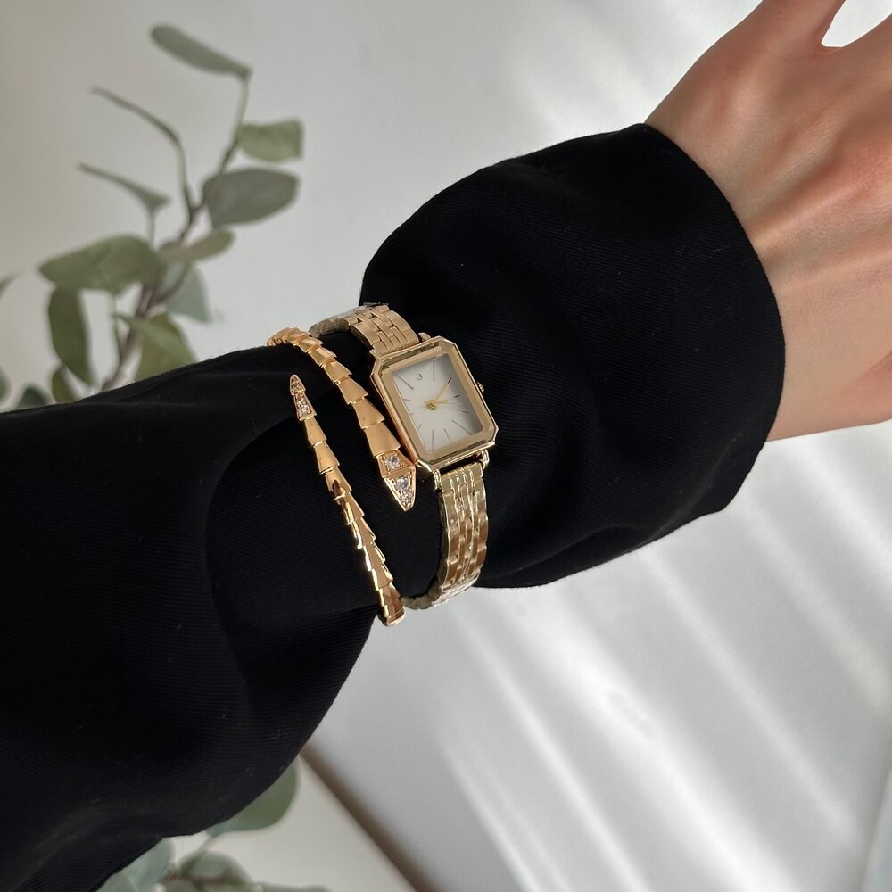 Lucy Gold Saat