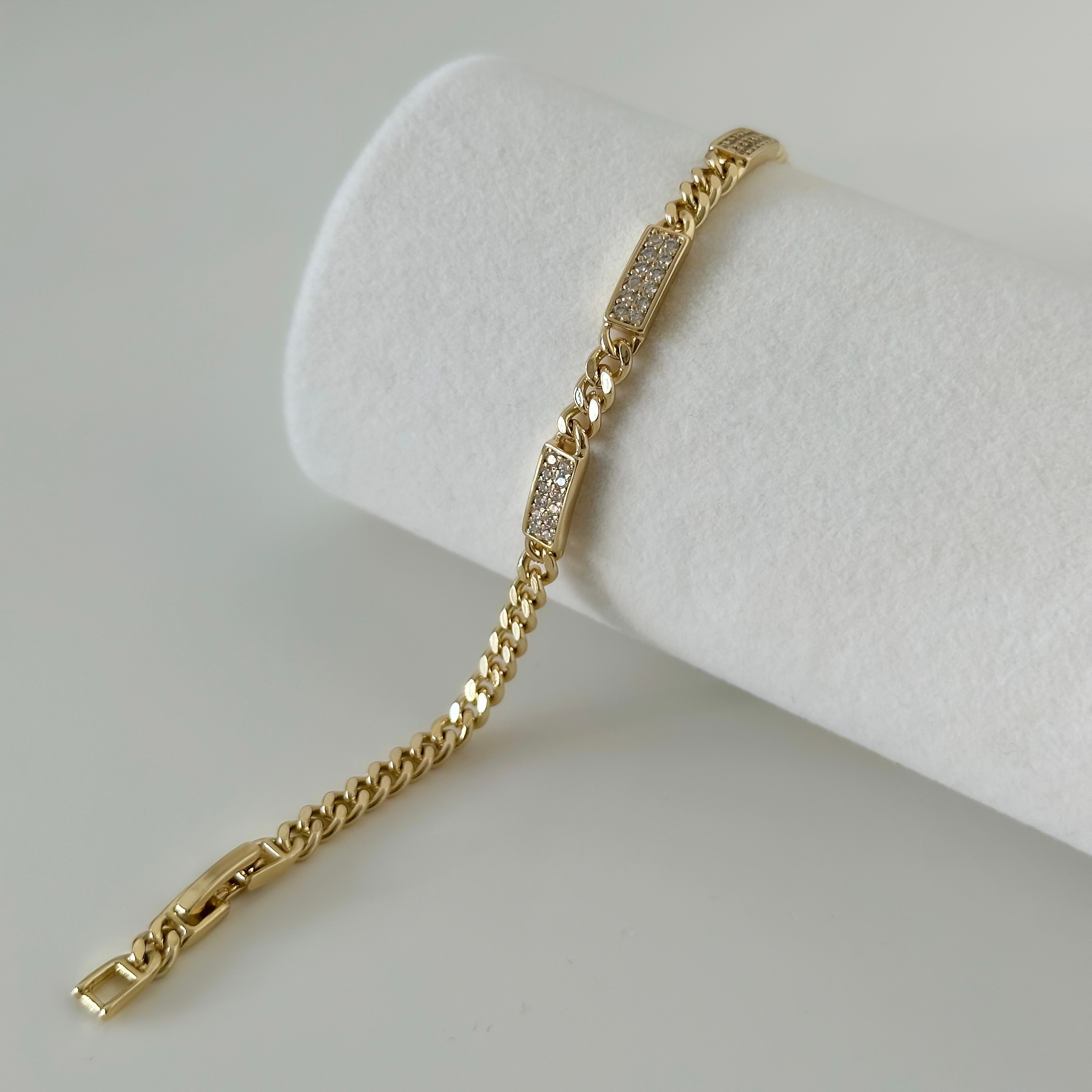Dikdörtgen Plakalı Taşlı Gold Bileklik