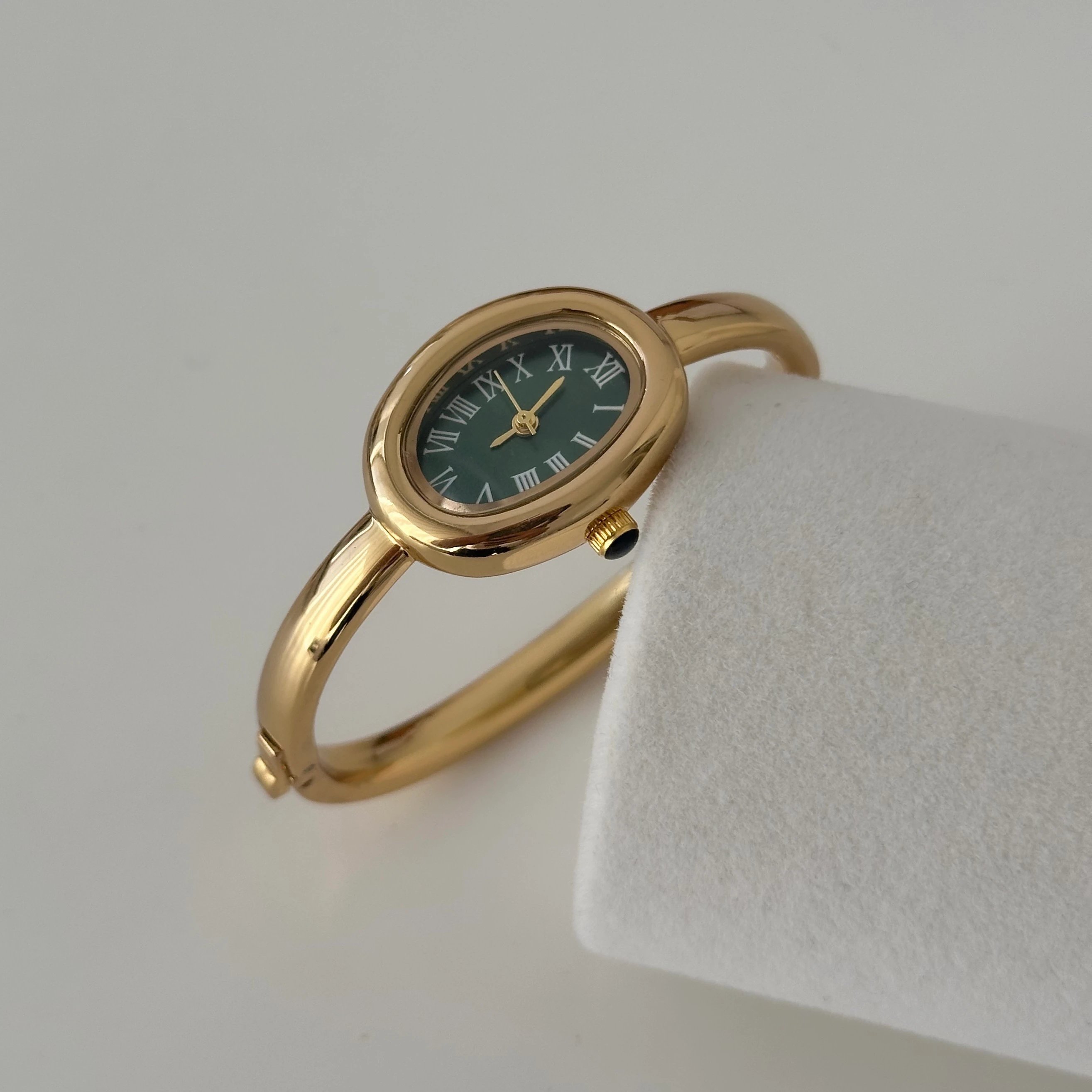 Royal Yeşil Oval Kelepçe Saat 