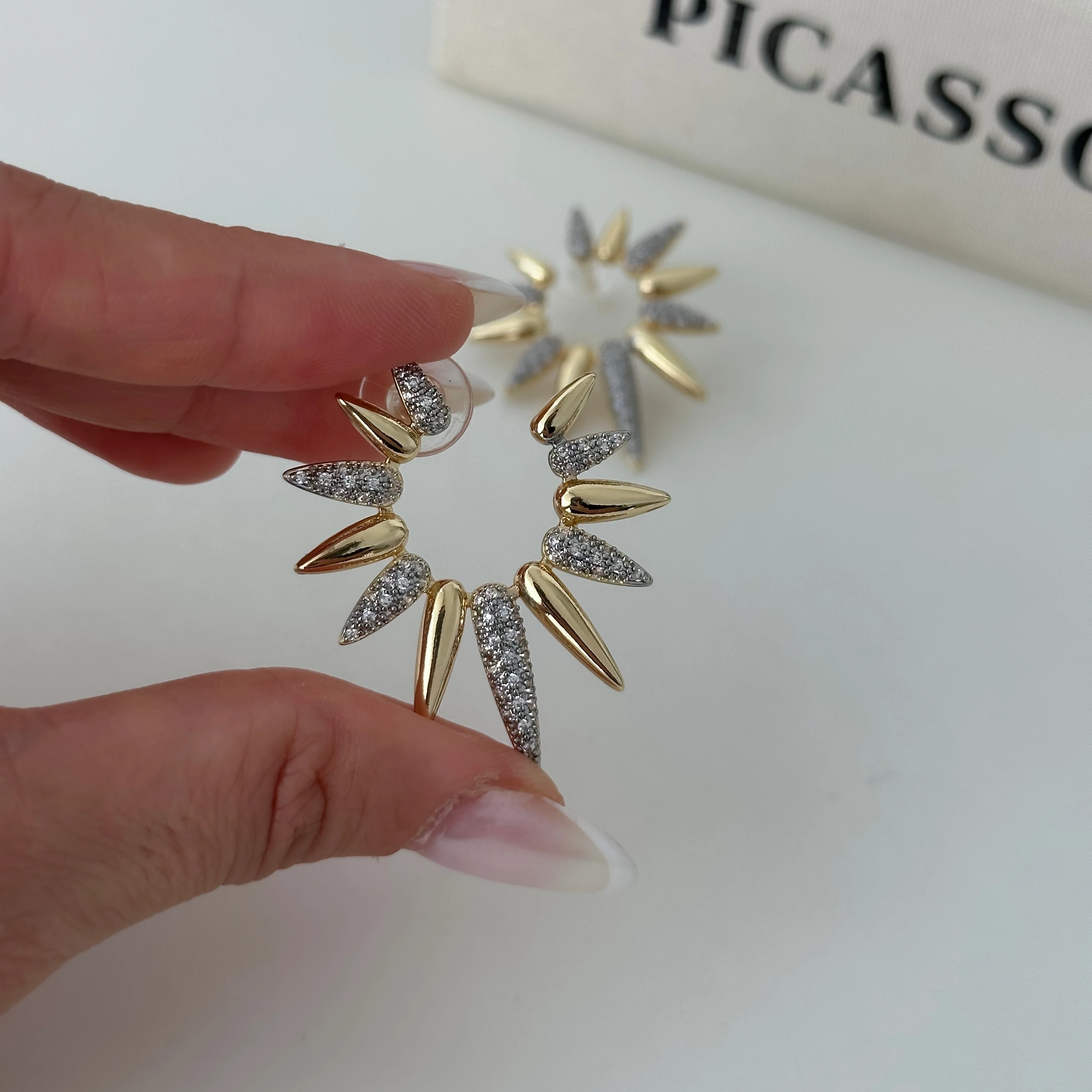 Zirkon Taşlı Gold Güneş Küpe