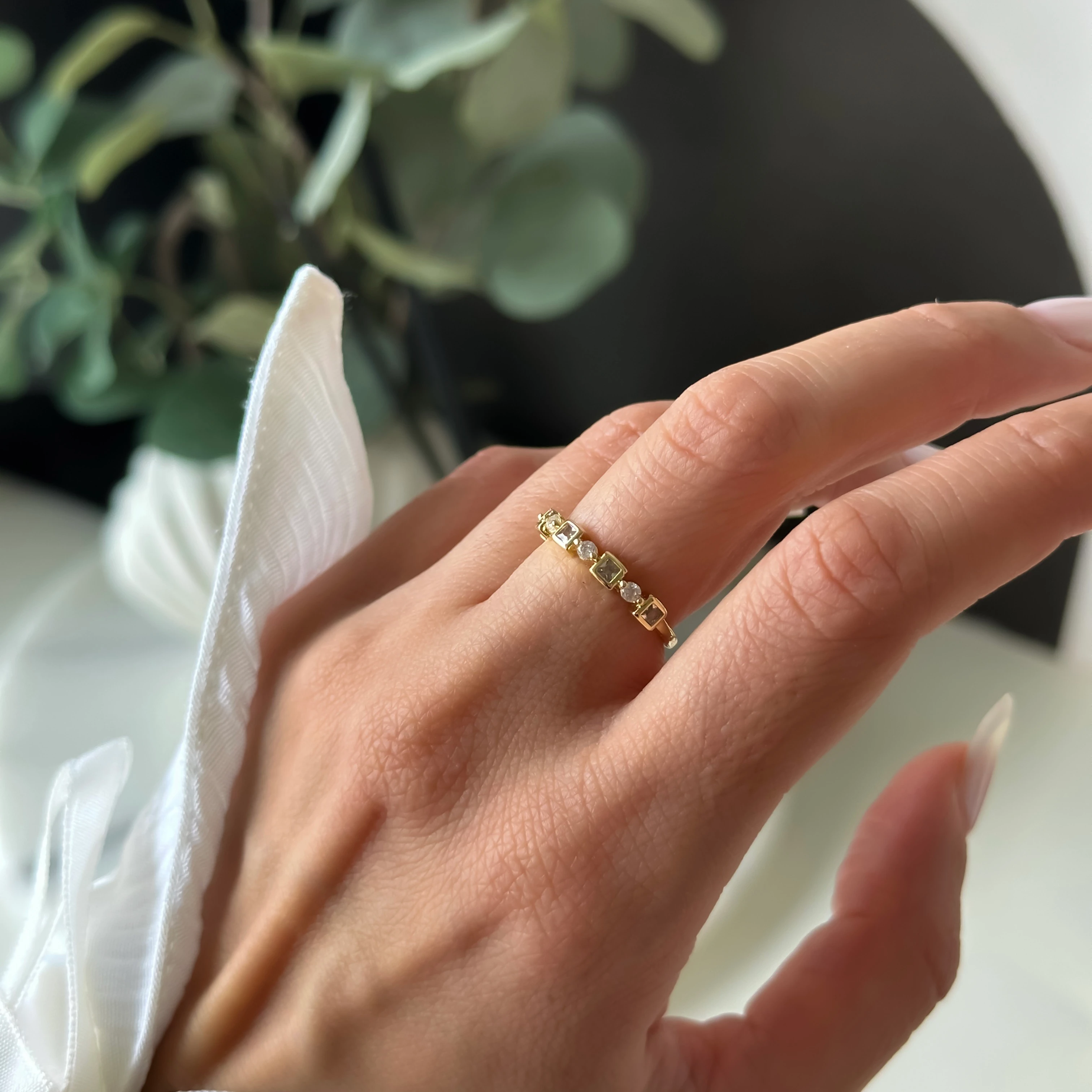 Kare Sırataşlı Gold Yüzük 