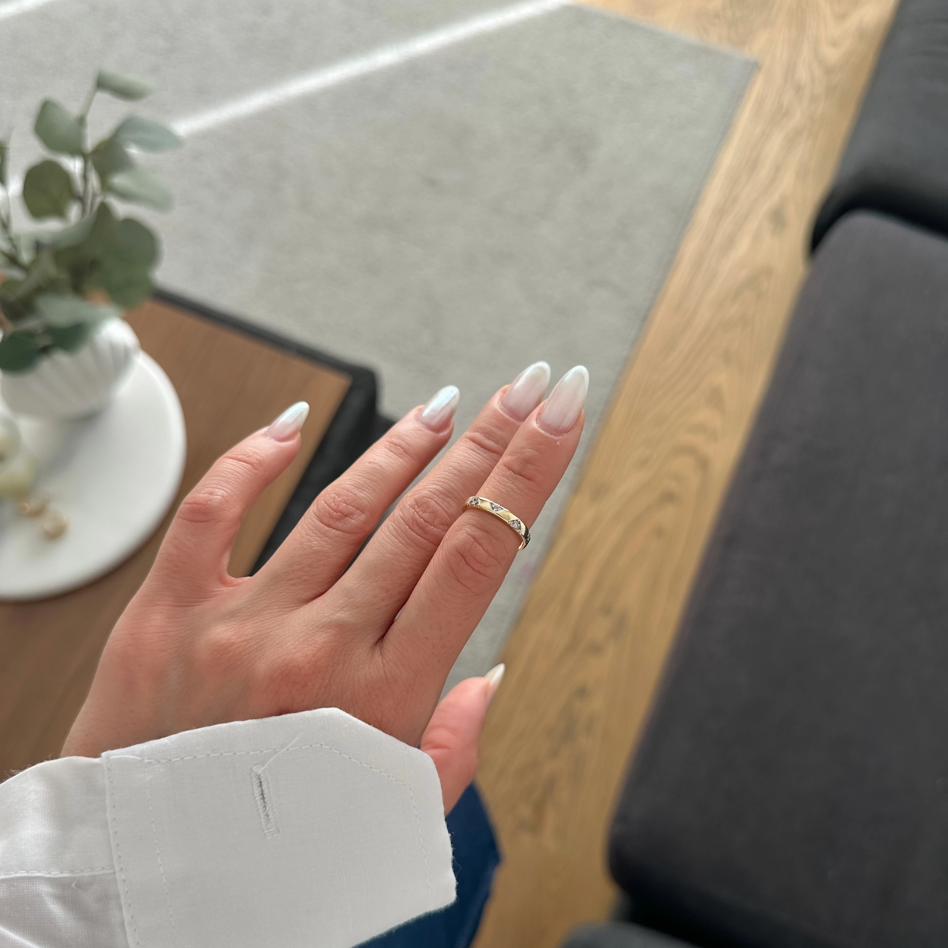 Üçgen Mini Taşlı Gold Eklem Yüzüğü