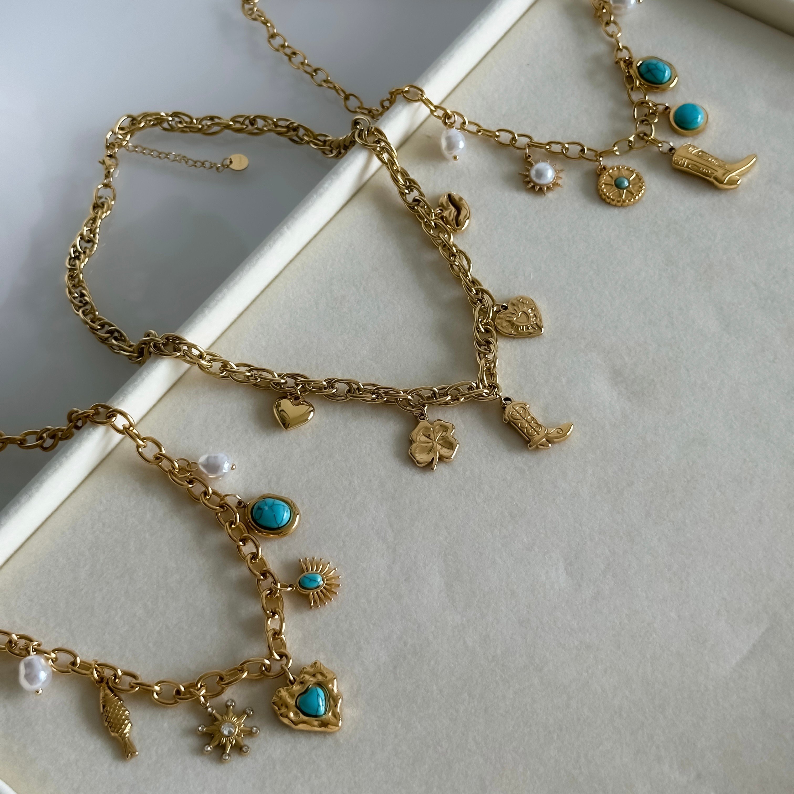 Çizme Detay Mavi Taşlı Charm Çelik kolye