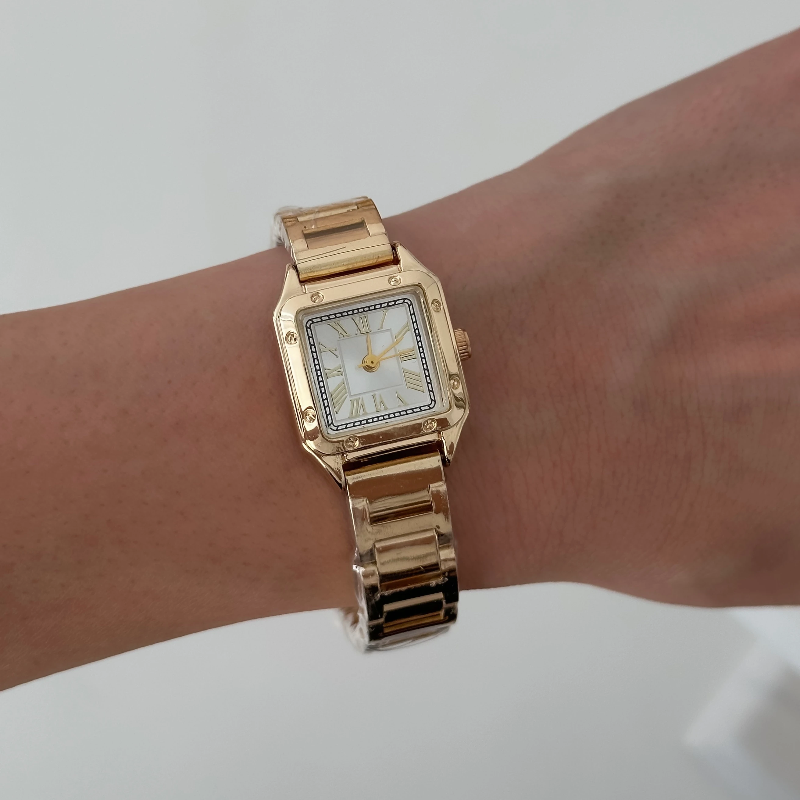 CRTER Model Gold Saat