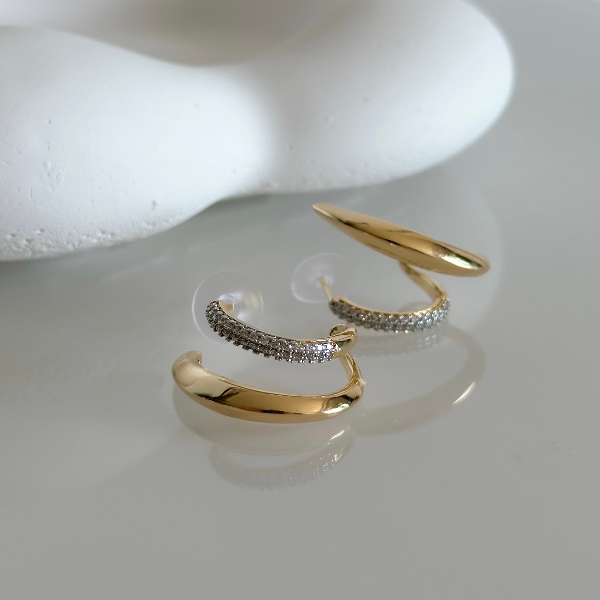 Çift Şerit Zirkon Taşlı Gold Küpe 