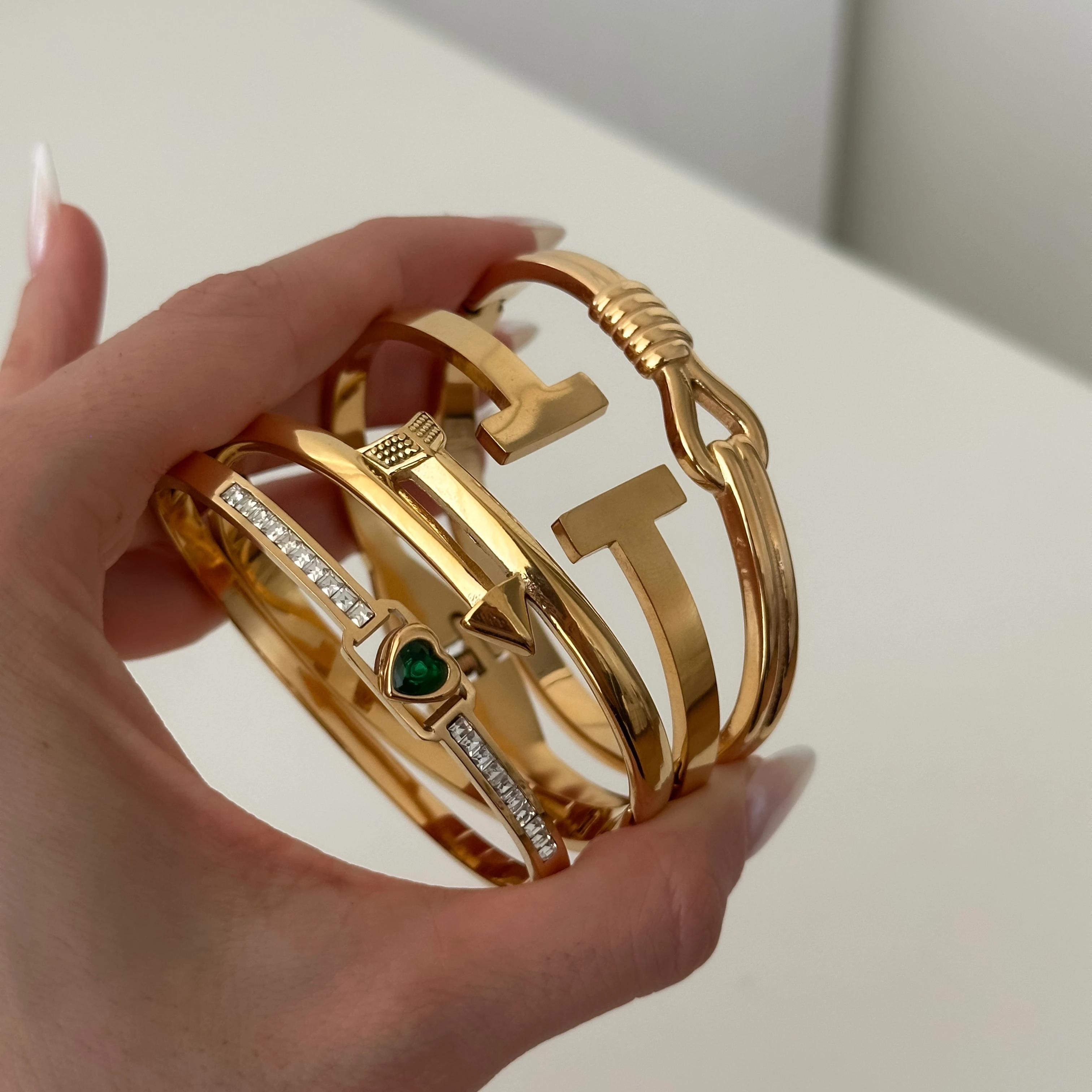 Zümrüt Yeşil Taşlı Kalpli Çelik Bileklik 