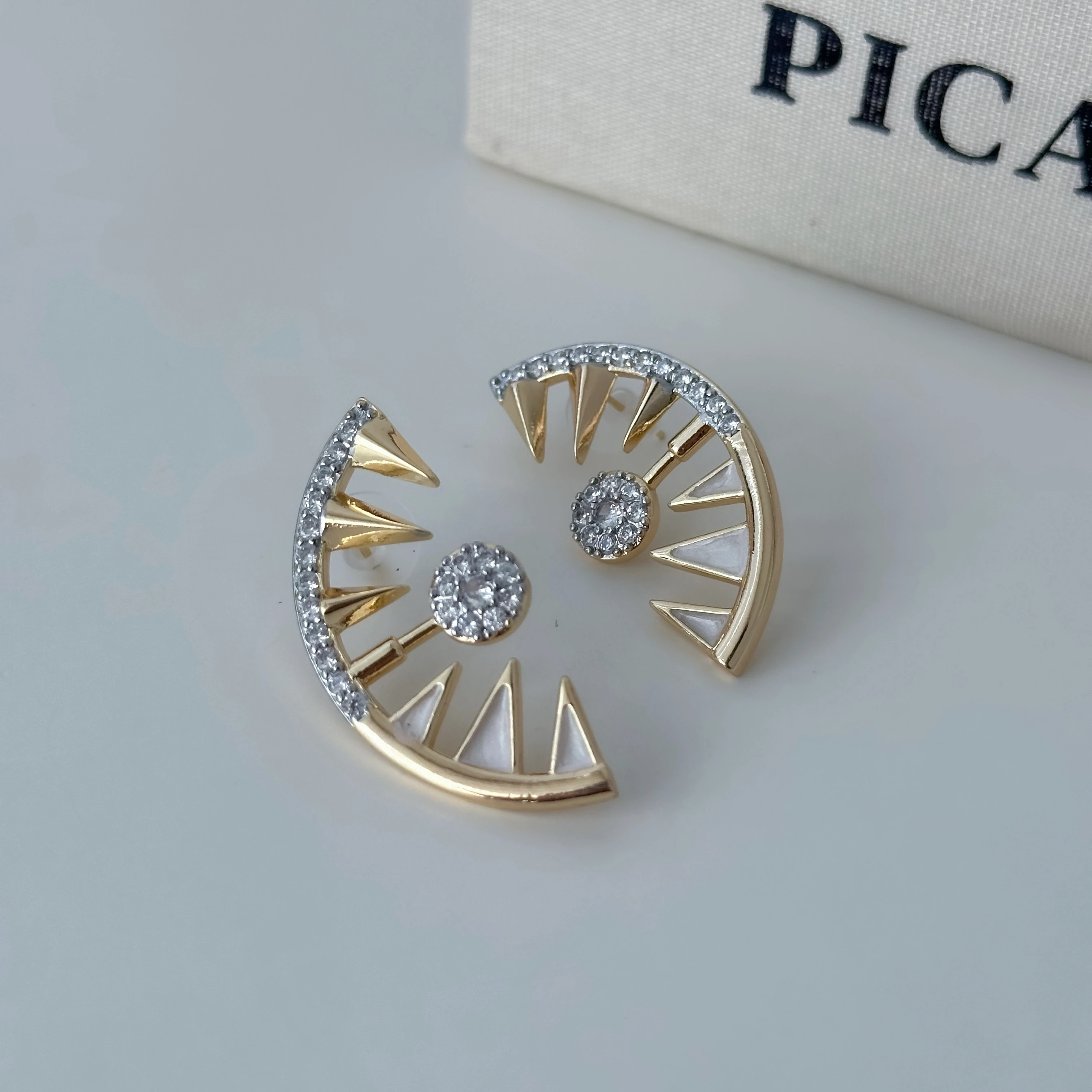 Yarım Ay Zirkon Gold Küpe