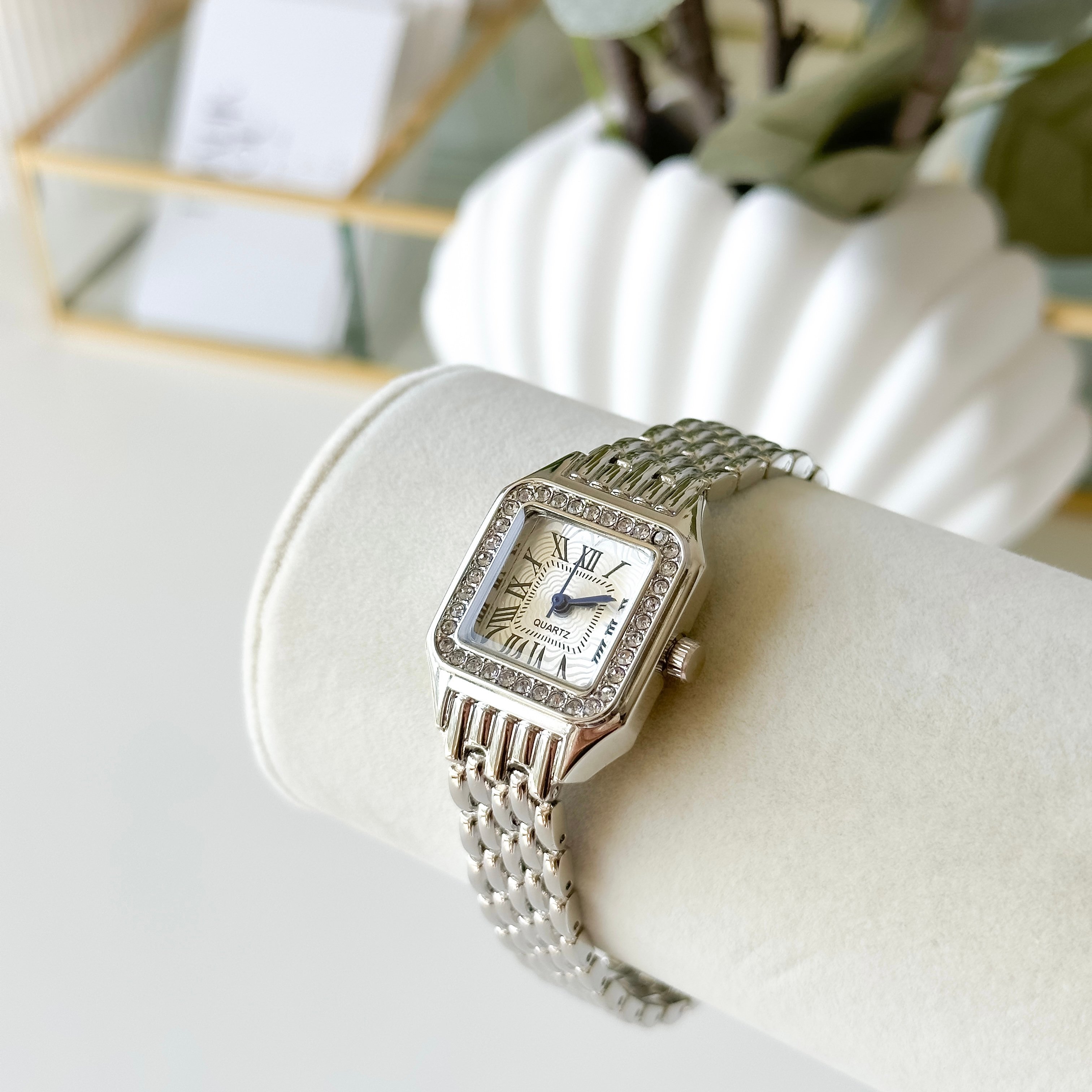 Laurel Silver Saat