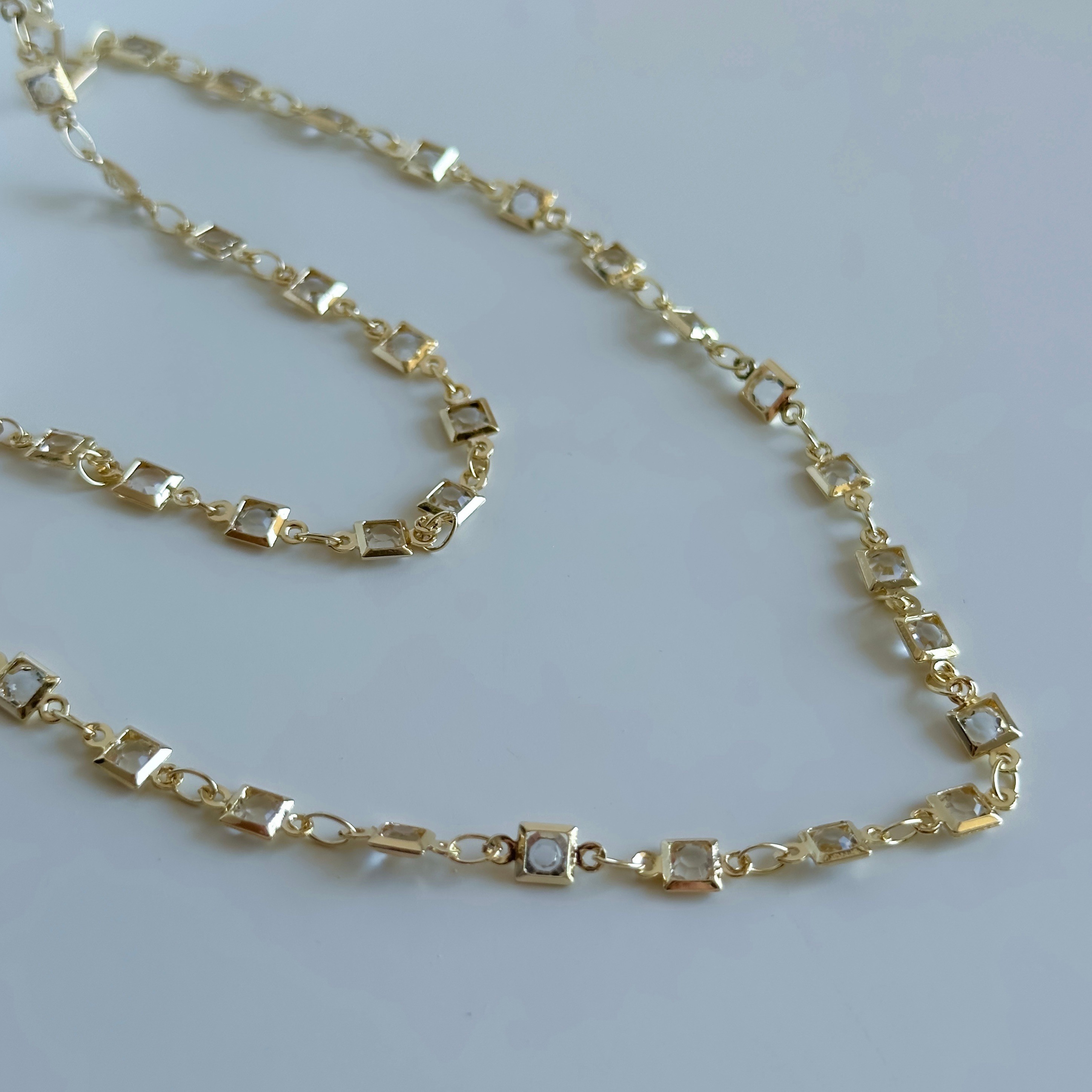 Kare Taşlı Uzun Dolama Gold Zincir 