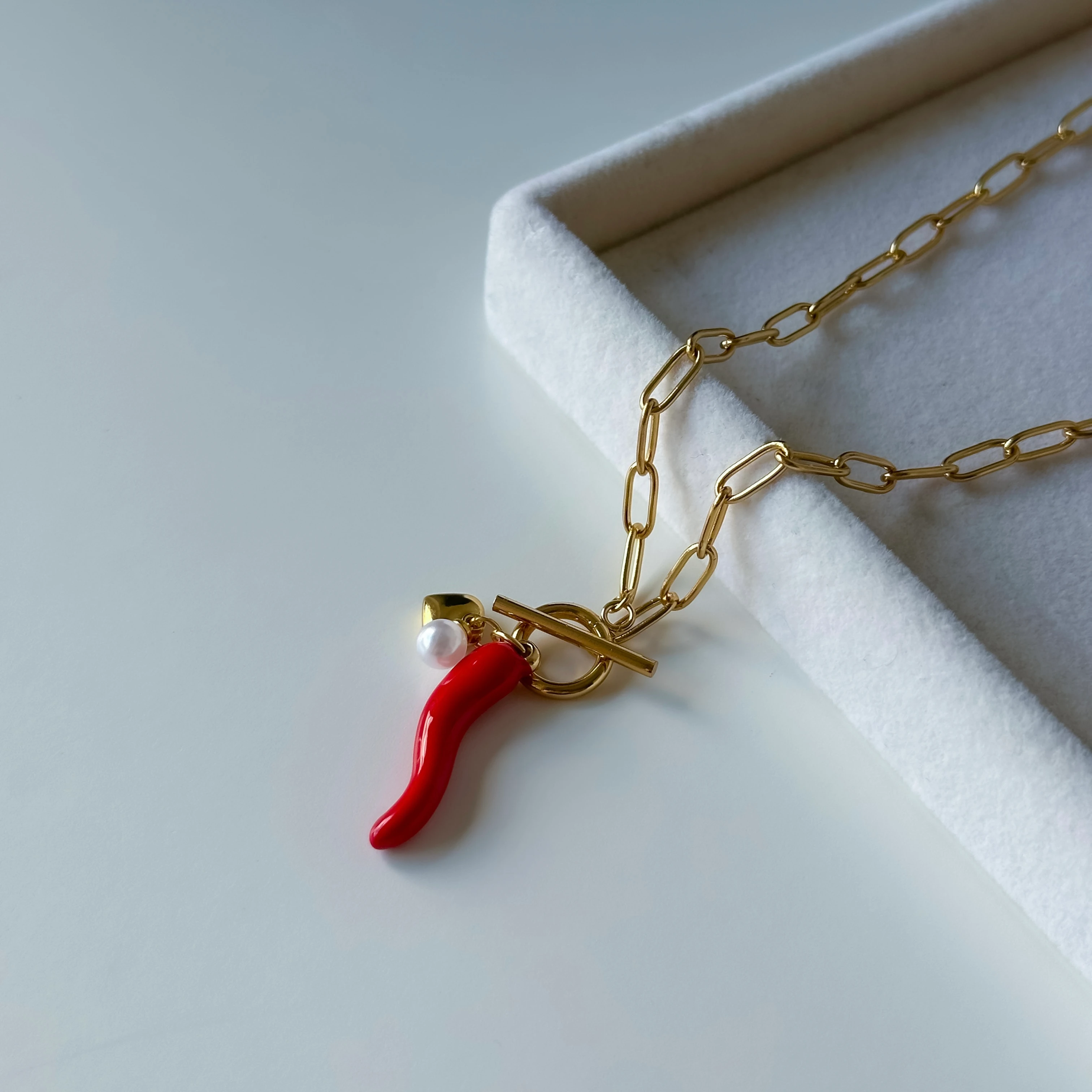 Biberli İtalyan Charmlı Çelik Kolye 